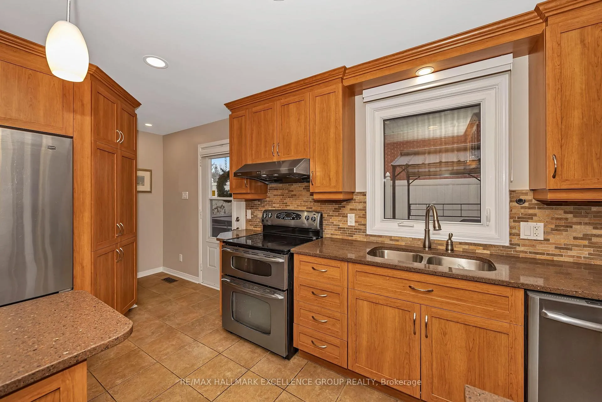 Photo 11 of 2691 Colman Street, Ottawa, Riverside Park — HOMEH