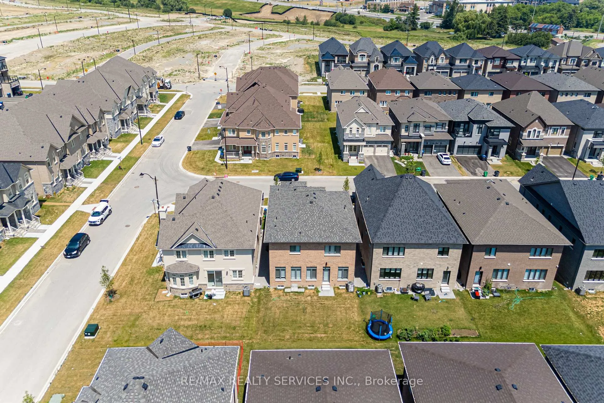 Photo 5 of 40 Icon Street, Brampton, Sandringham-Wellington North — HOMEH