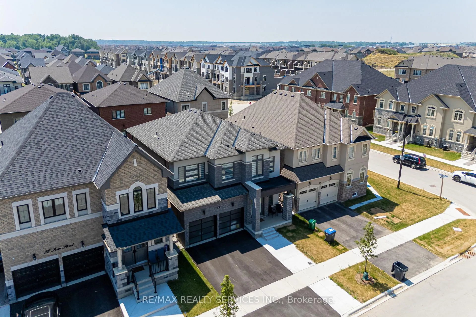 Photo 6 of 40 Icon Street, Brampton, Sandringham-Wellington North — HOMEH