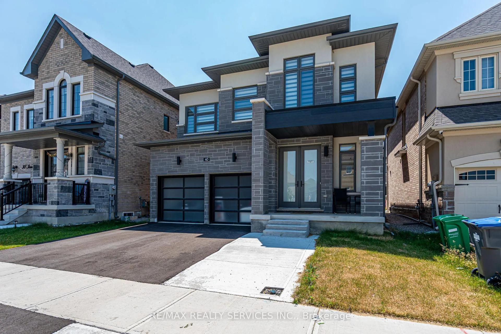 Photo 8 of 40 Icon Street, Brampton, Sandringham-Wellington North — HOMEH
