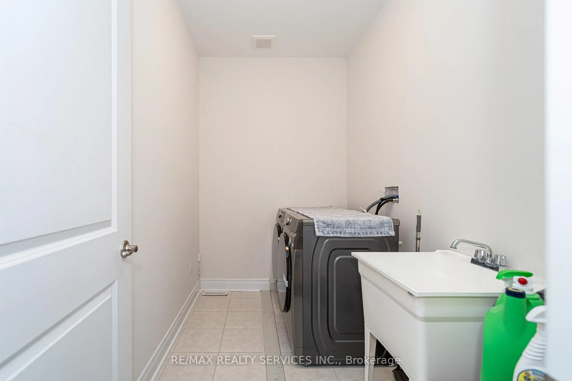 Photo 49 of 40 Icon Street, Brampton, Sandringham-Wellington North — HOMEH