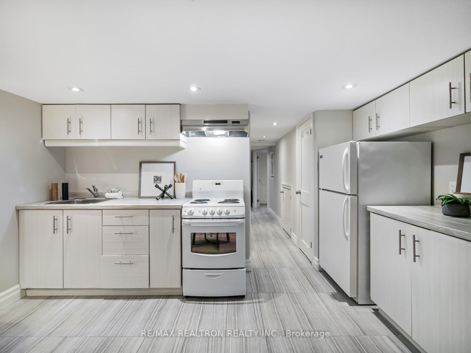 Photo 24 of 517 Northcliffe Boulevard, Toronto, Oakwood Village — HOMEH