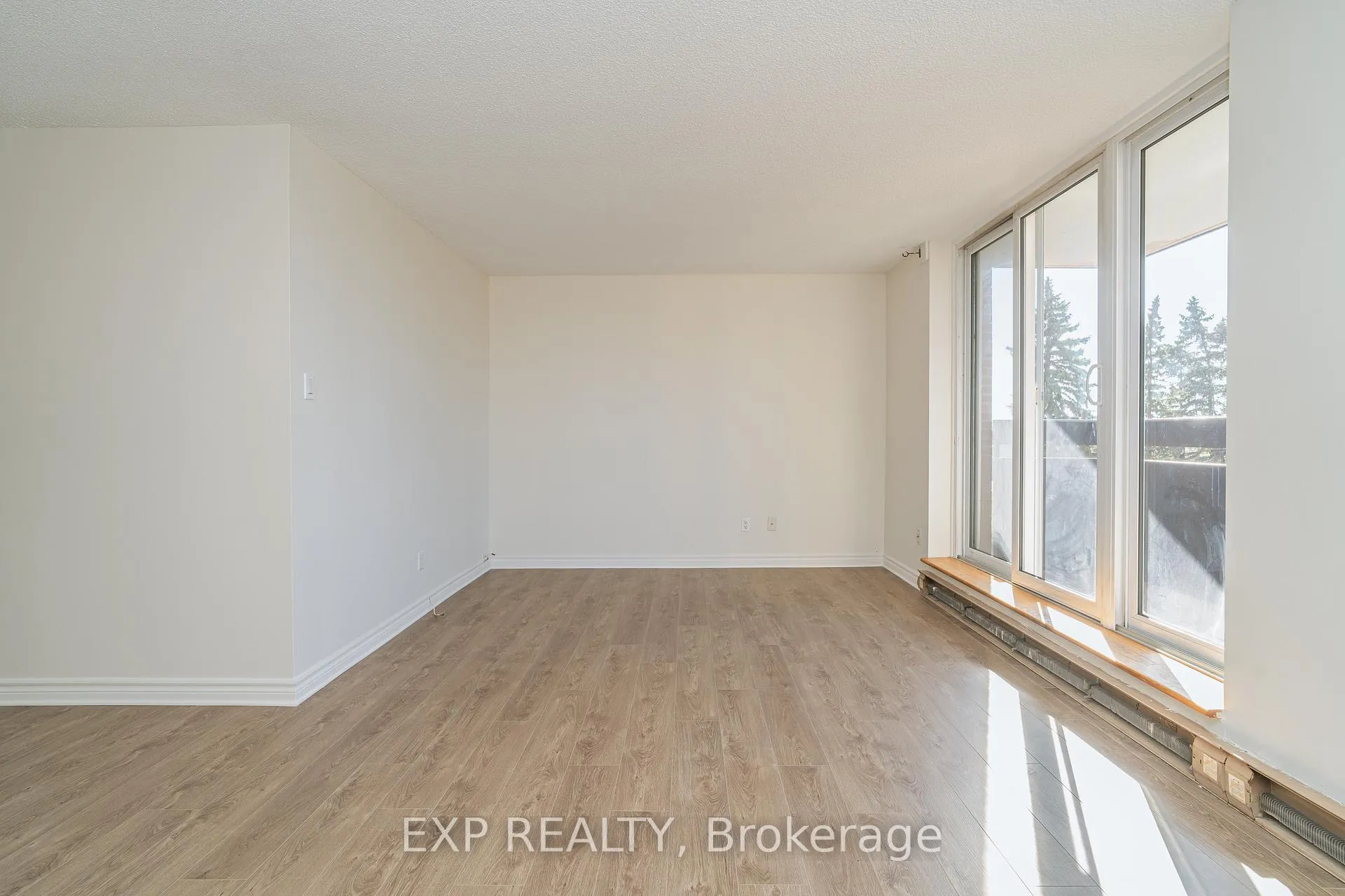 Photo 5 of Unit 415, 2000 Jasmine Crescent, Ottawa, Beacon Hill South — HOMEH