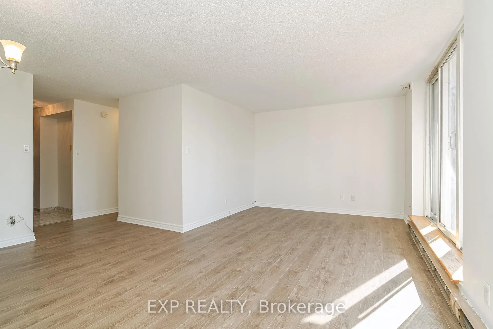Photo 6 of Unit 415, 2000 Jasmine Crescent, Ottawa, Beacon Hill South — HOMEH