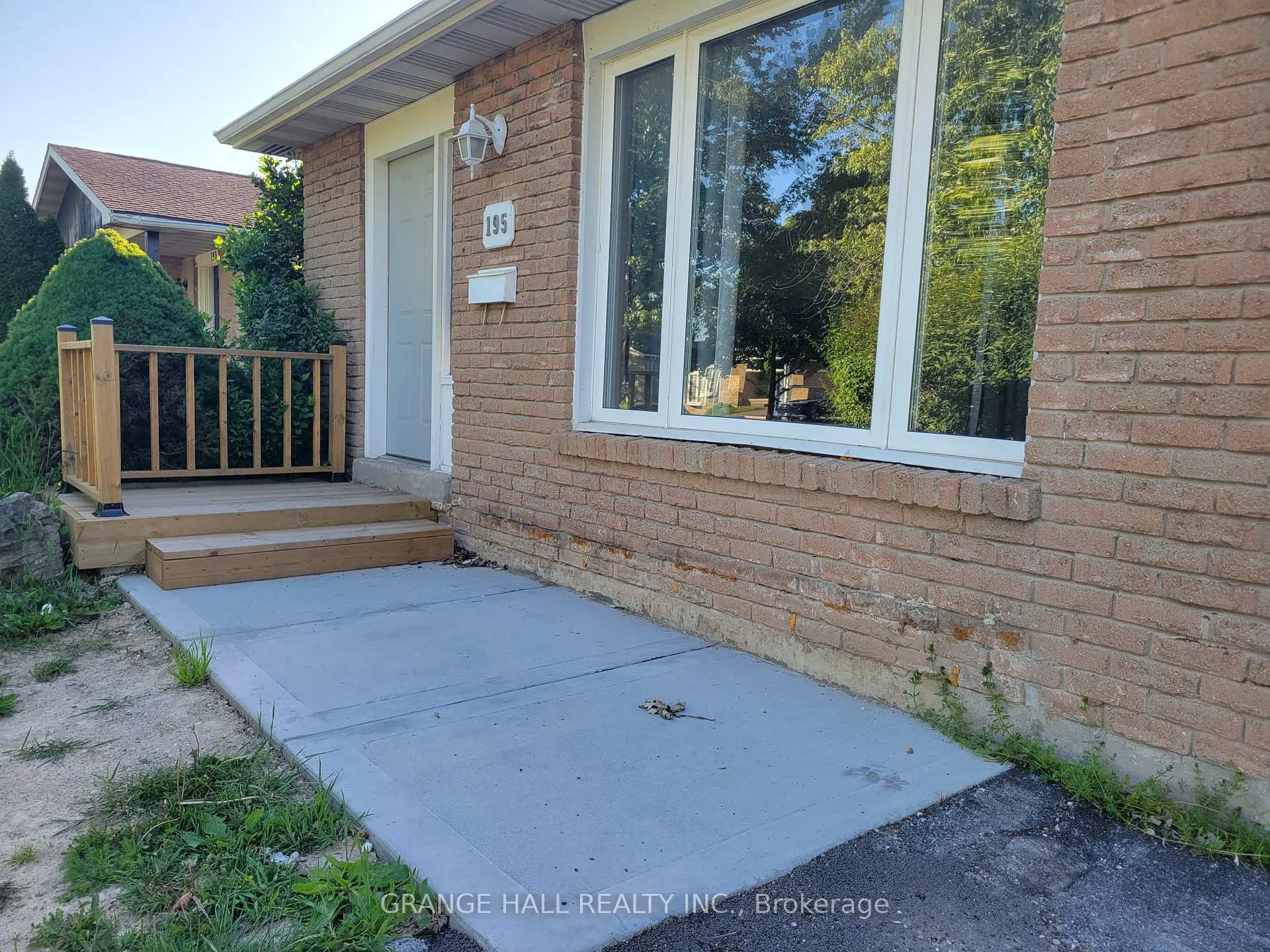Photo 2 of 195 Keefer Road, Thorold, Confederation Heights — HOMEH