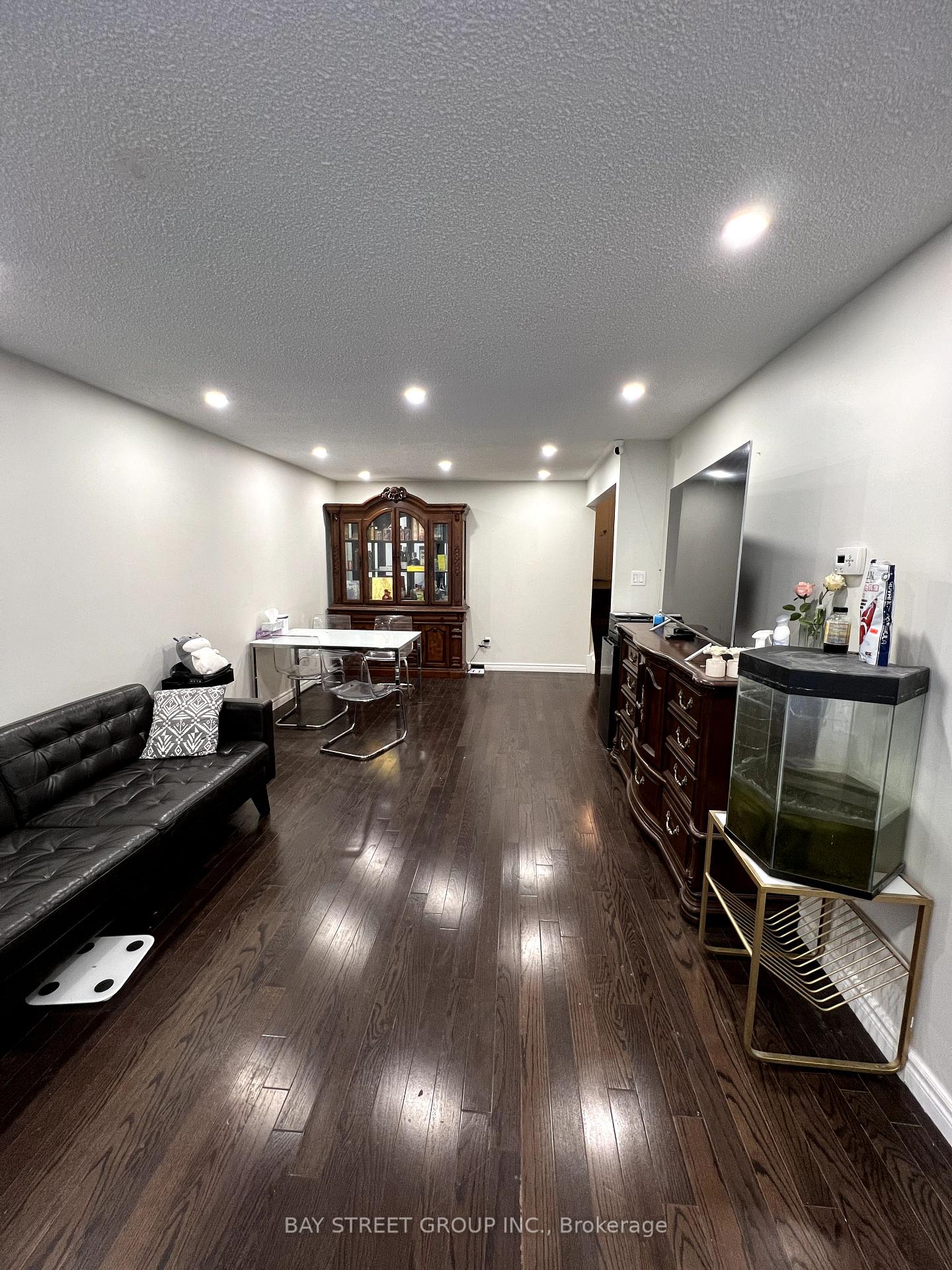 Photo 4 of Unit Upper, 116 Hildenboro Square, Scarborough, L'Amoreaux — HOMEH