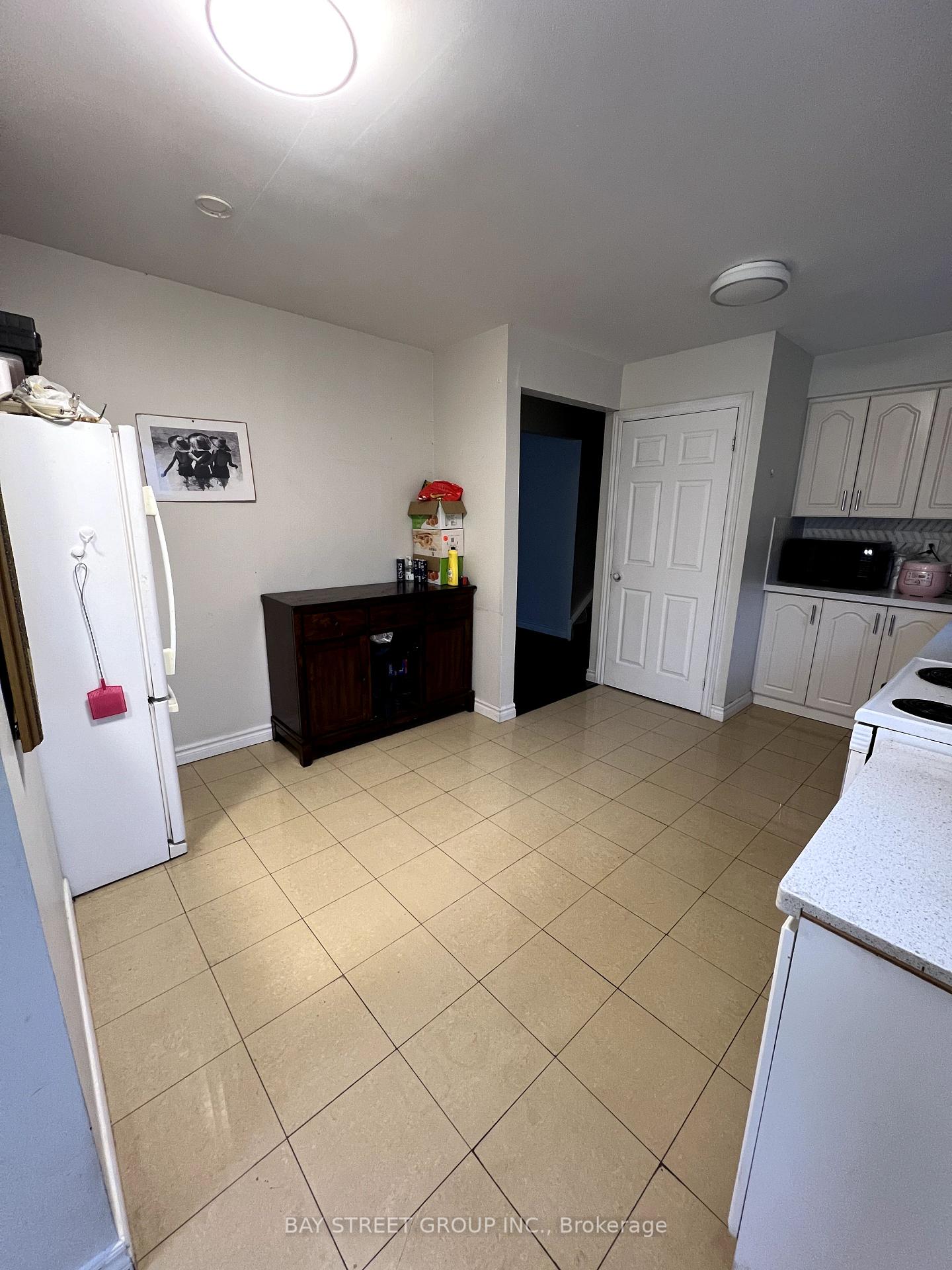 Photo 5 of Unit Upper, 116 Hildenboro Square, Scarborough, L'Amoreaux — HOMEH