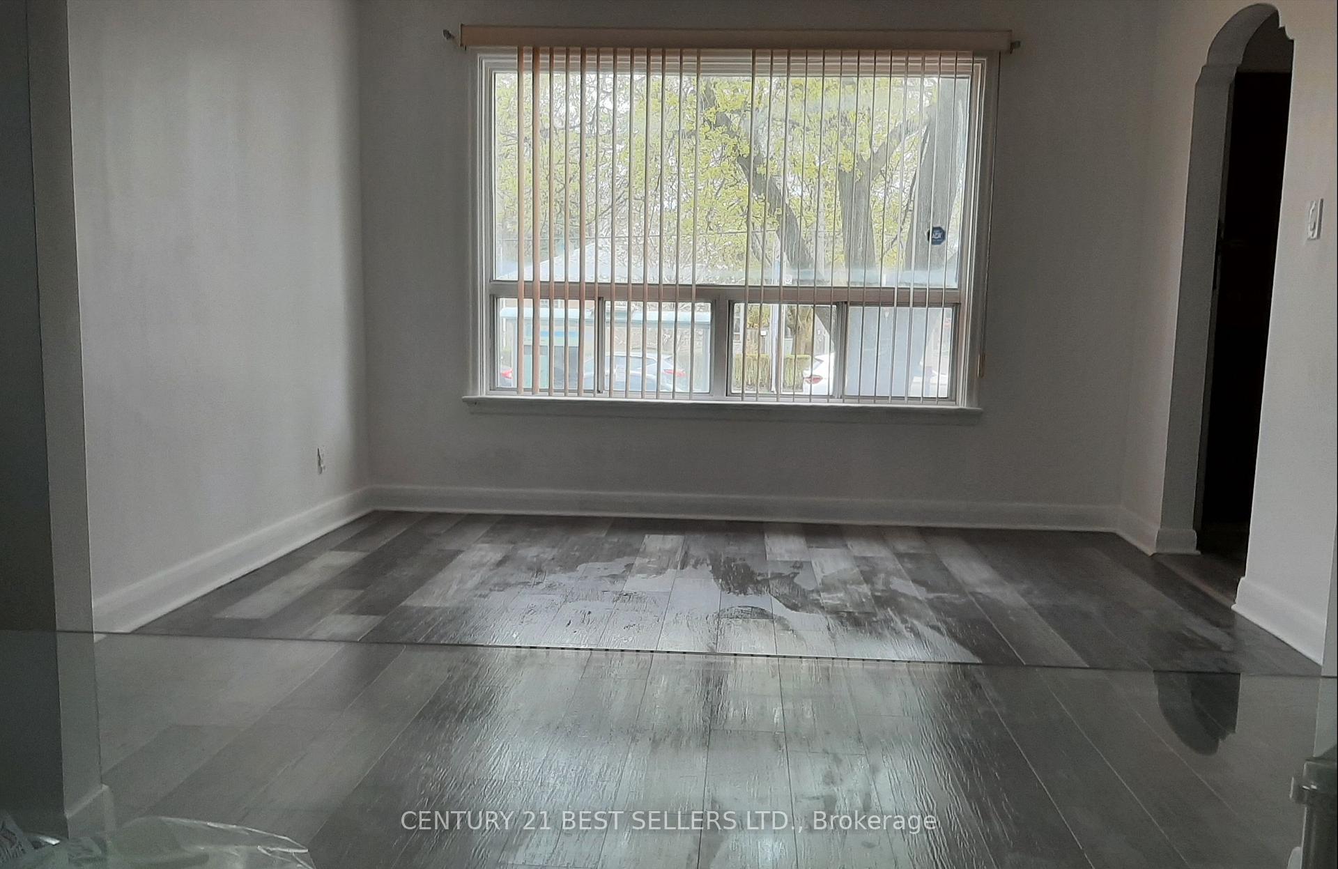 Photo 1 of 150 Ellesmere Road, Scarborough, Wexford-Maryvale — HOMEH