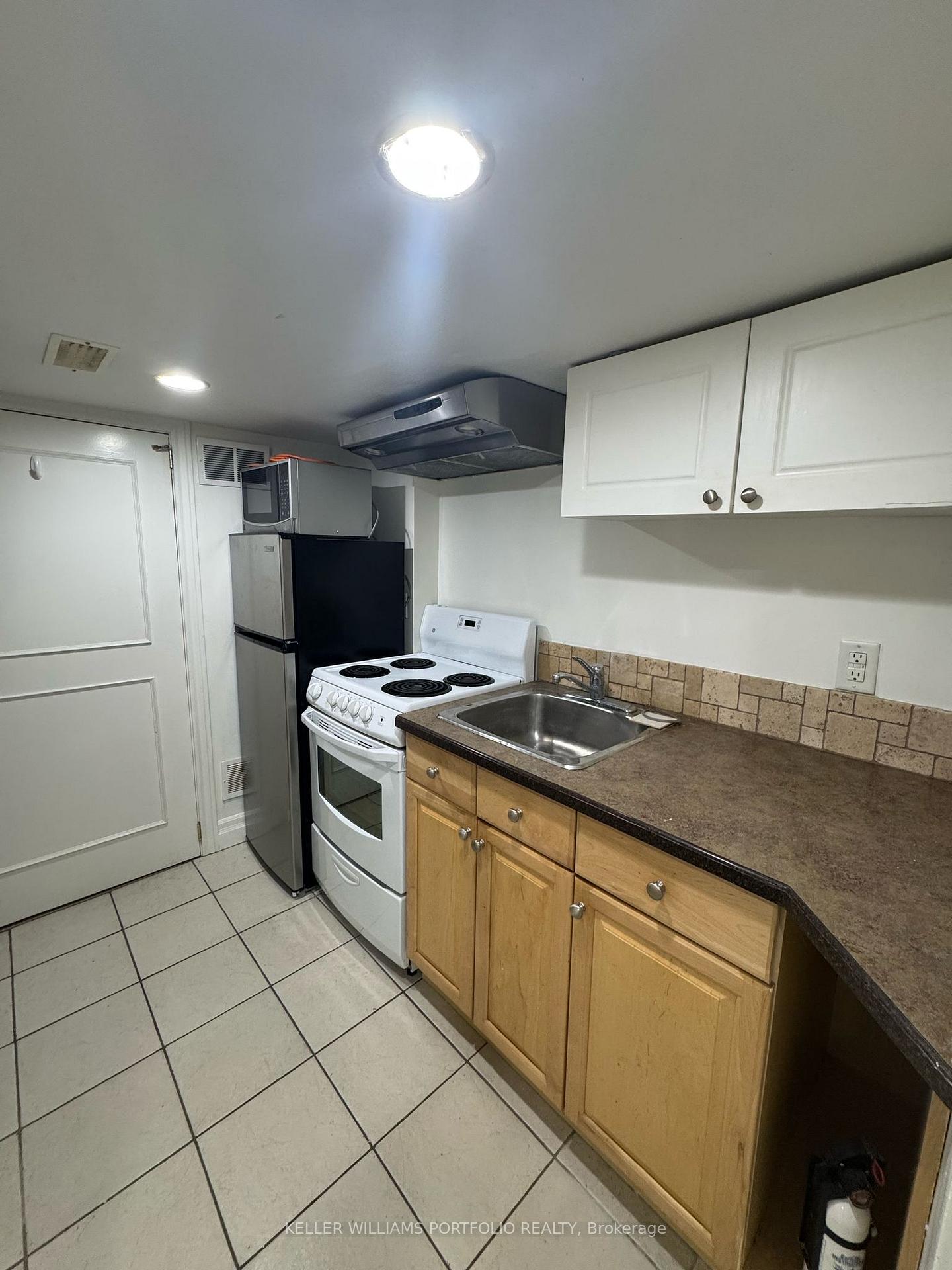 Photo 4 of Unit Bsmt, 54 Herbert Avenue, Toronto, The Beaches — HOMEH