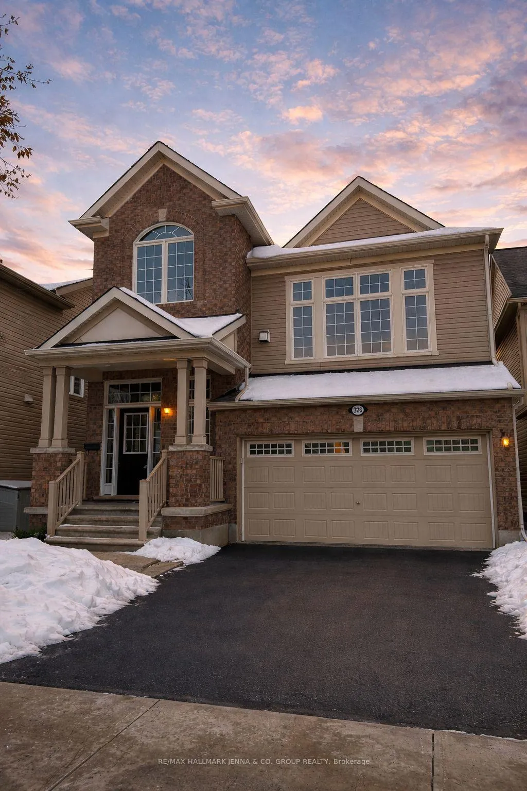 Front of 326 Gallantry Way