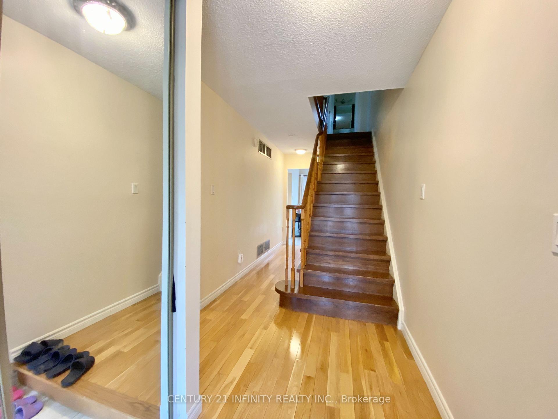 Photo 5 of 77 Ambercroft Boulevard, Scarborough, Steeles — HOMEH