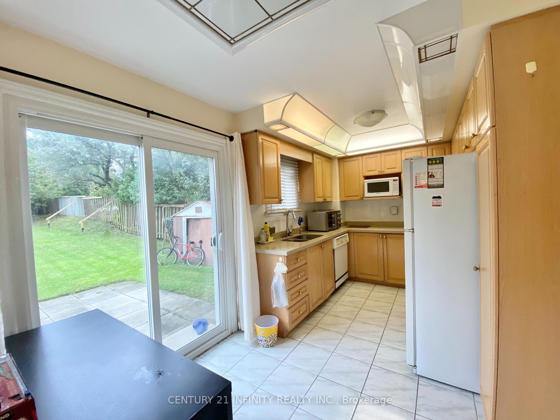 Photo 11 of 77 Ambercroft Boulevard, Scarborough, Steeles — HOMEH
