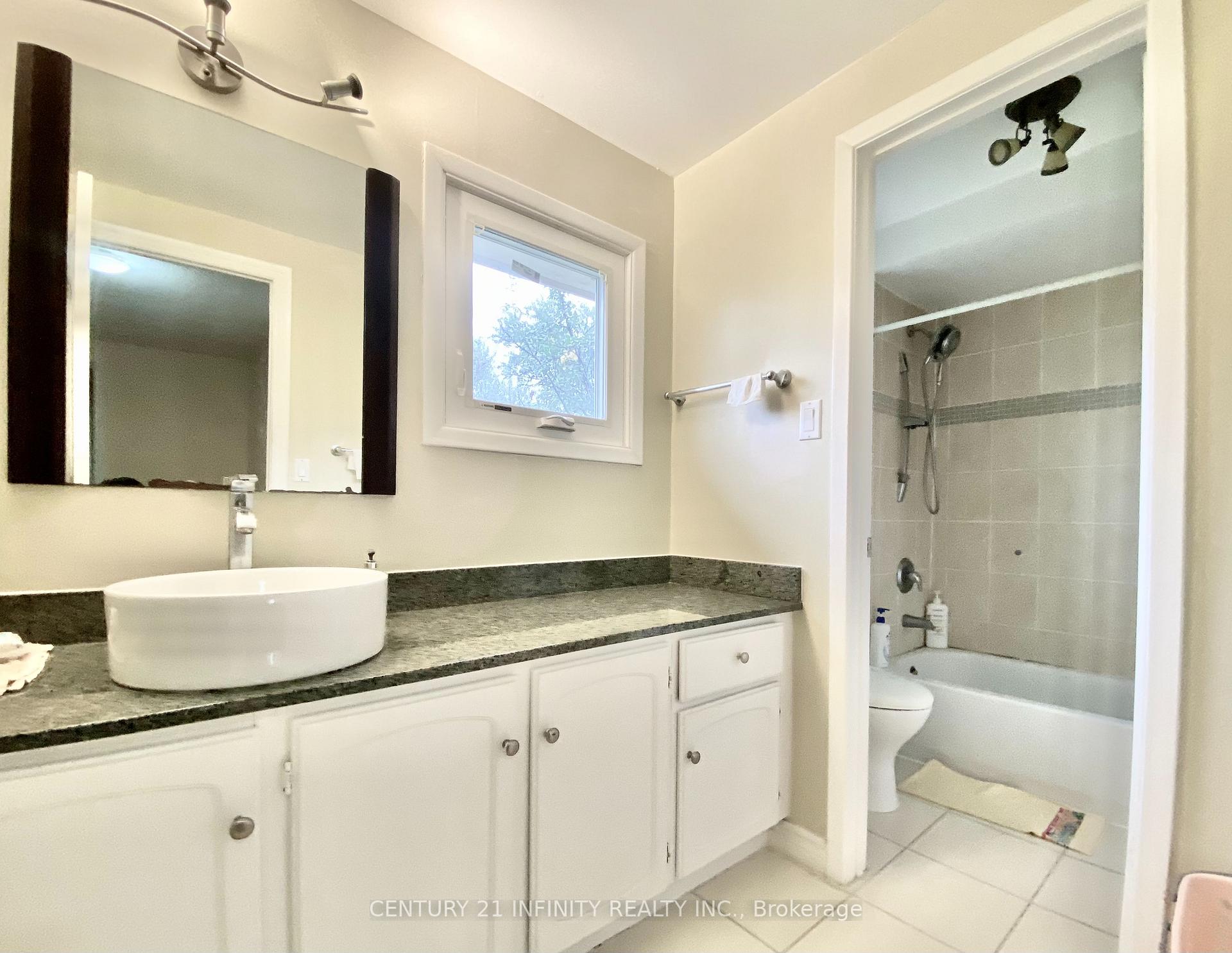Photo 15 of 77 Ambercroft Boulevard, Scarborough, Steeles — HOMEH