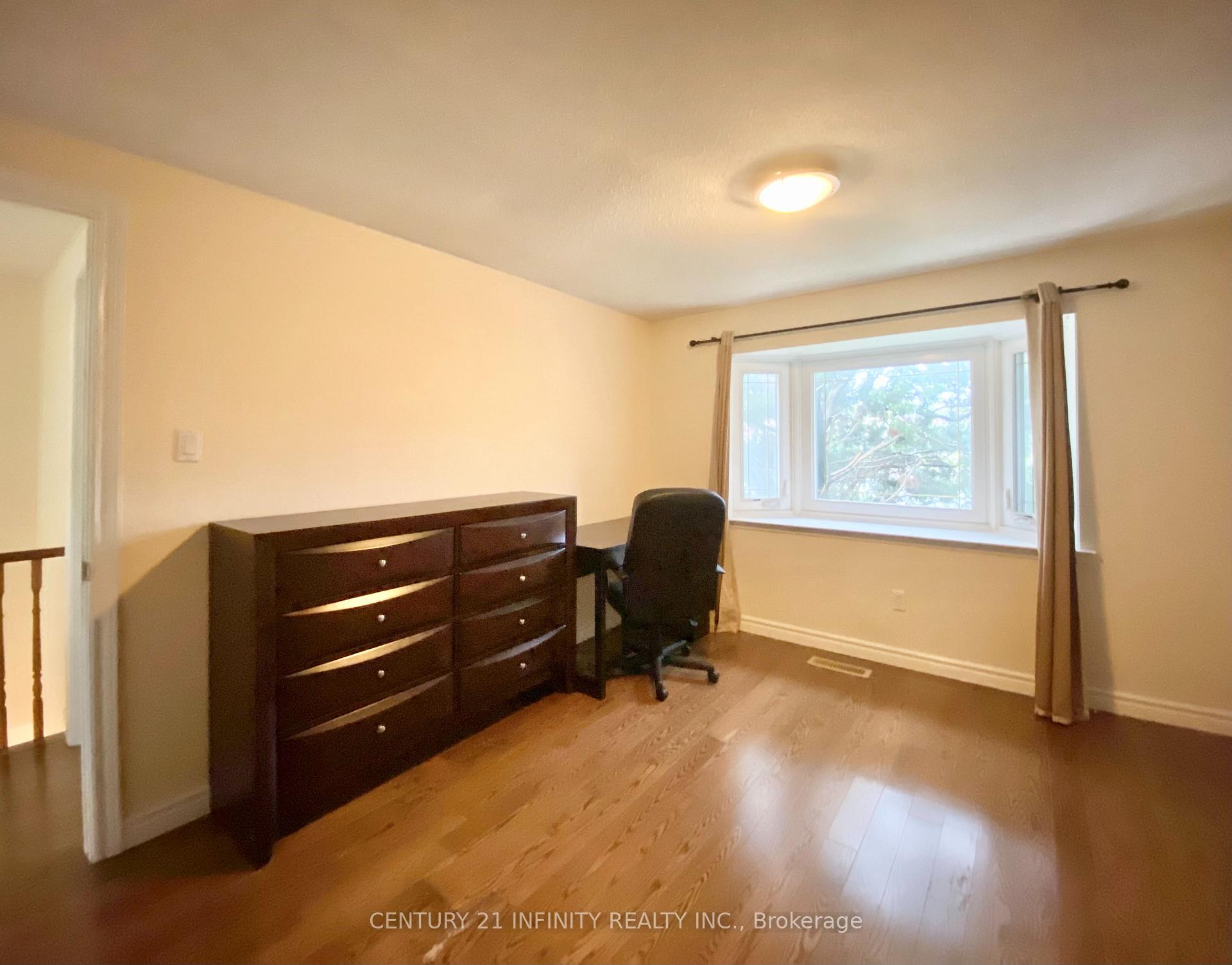 Photo 19 of 77 Ambercroft Boulevard, Scarborough, Steeles — HOMEH