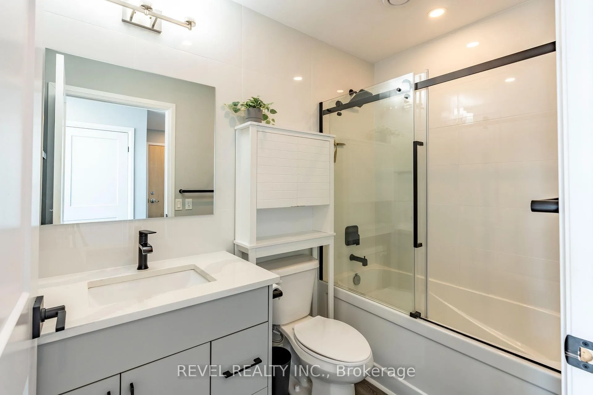 Photo 12 of Unit 5, 60 Charles Street W, Kitchener — HOMEH