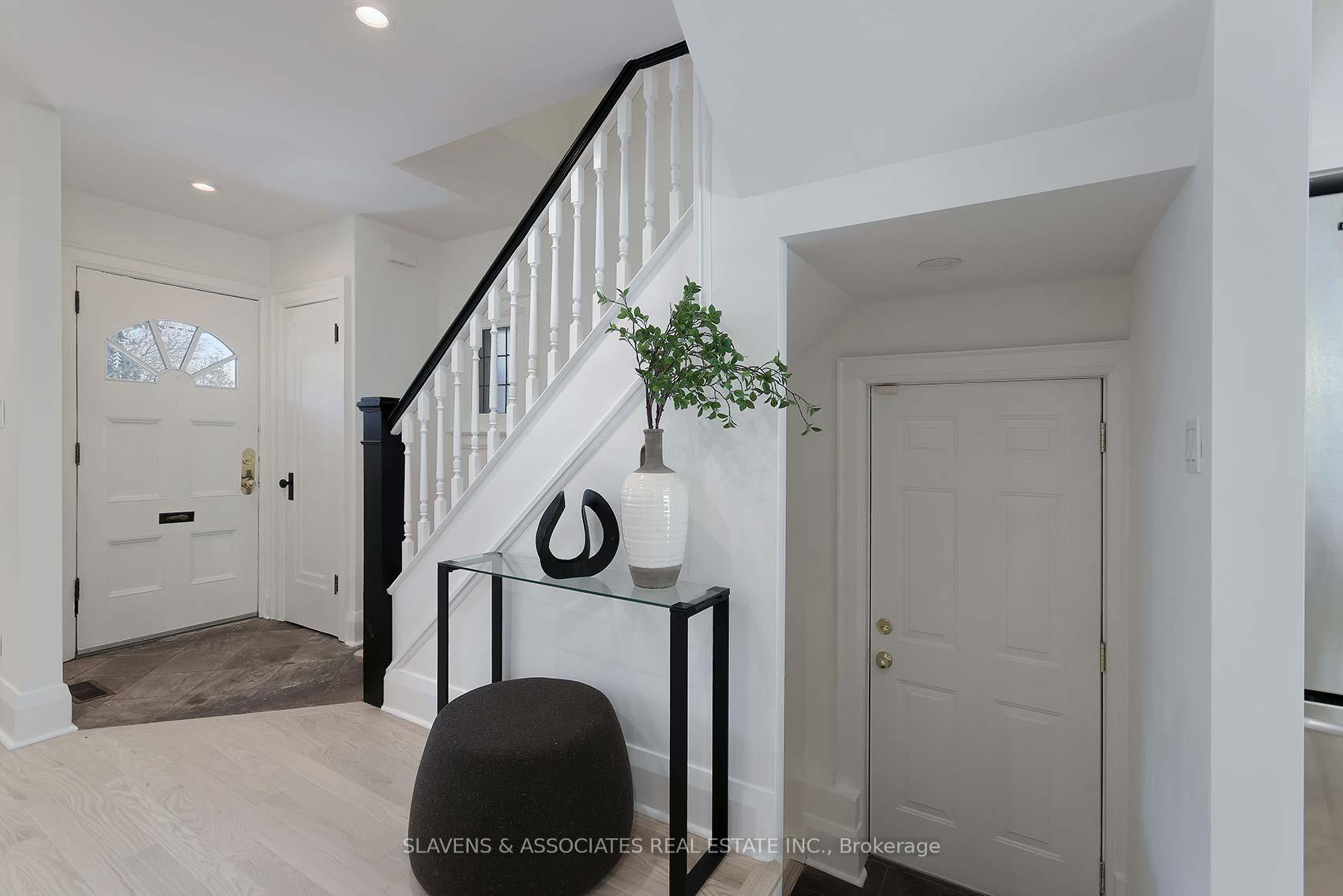 Photo 2 of 25 Dundurn Crescent, Toronto, Oakwood Village — HOMEH