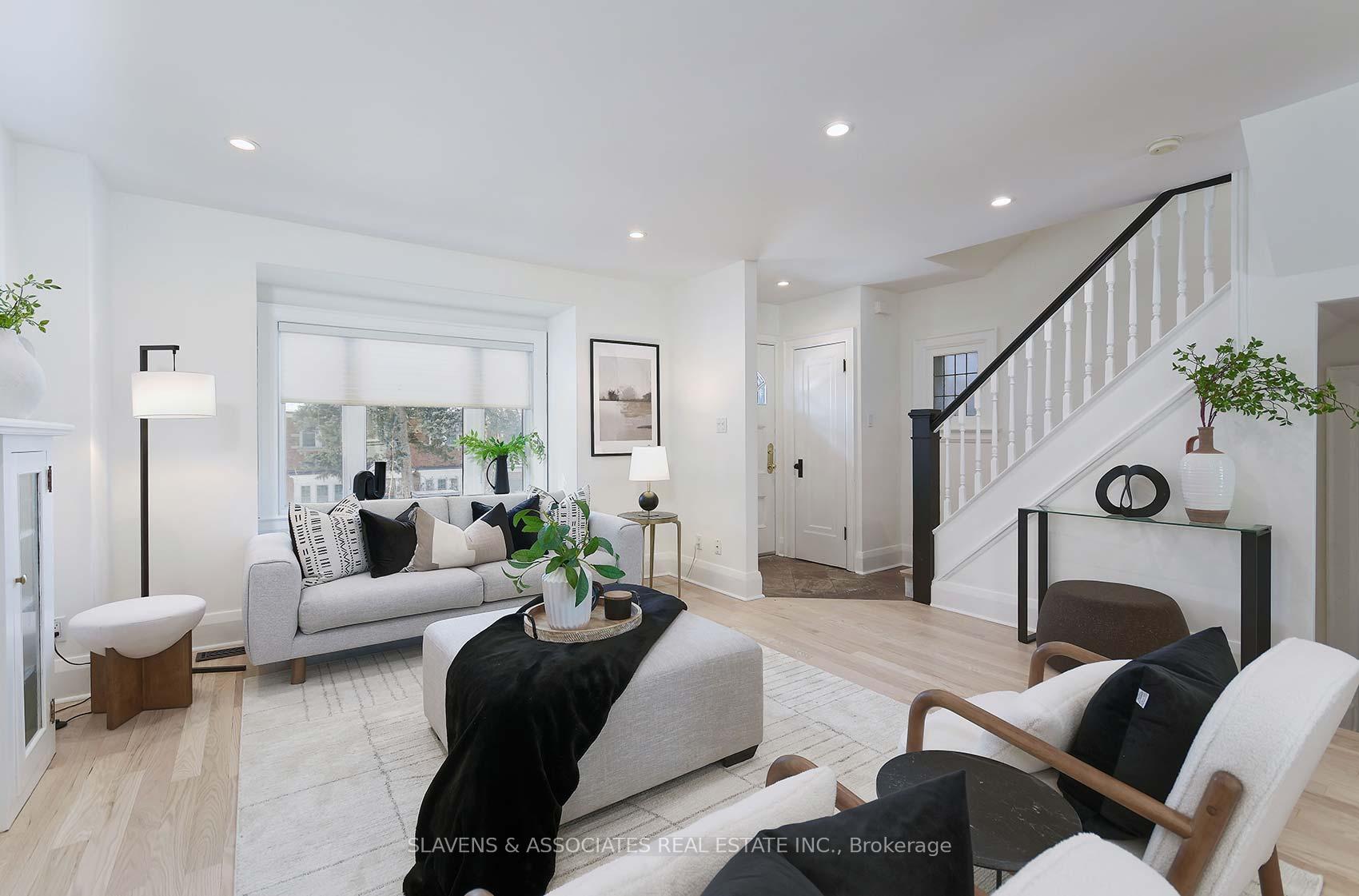 Photo 15 of 25 Dundurn Crescent, Toronto, Oakwood Village — HOMEH