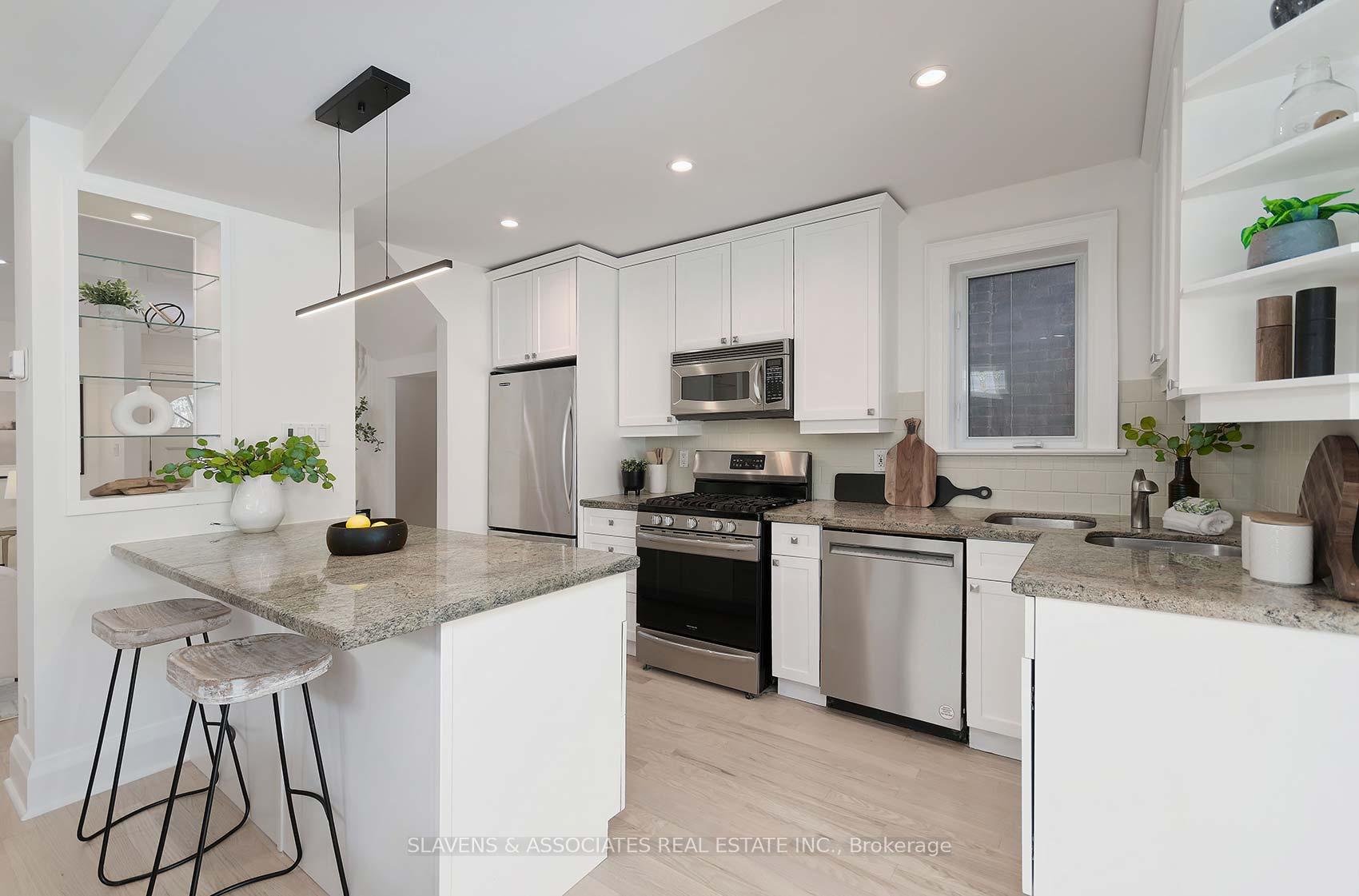 Photo 7 of 25 Dundurn Crescent, Toronto, Oakwood Village — HOMEH