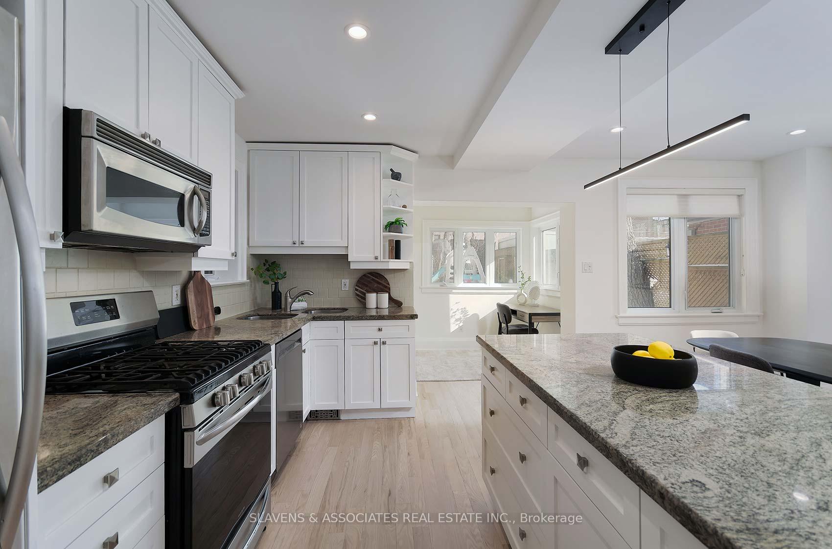 Photo 8 of 25 Dundurn Crescent, Toronto, Oakwood Village — HOMEH