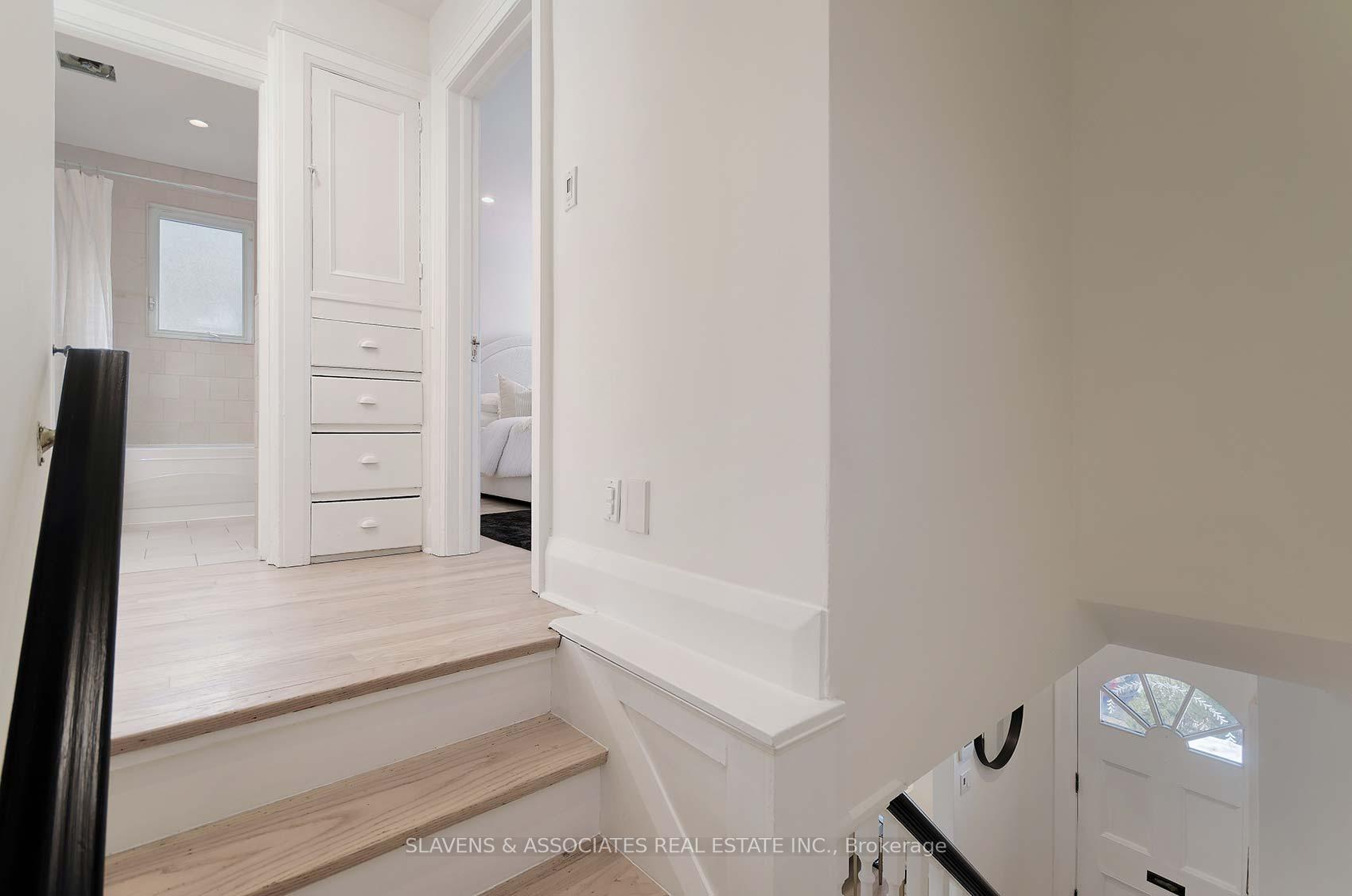 Photo 30 of 25 Dundurn Crescent, Toronto, Oakwood Village — HOMEH