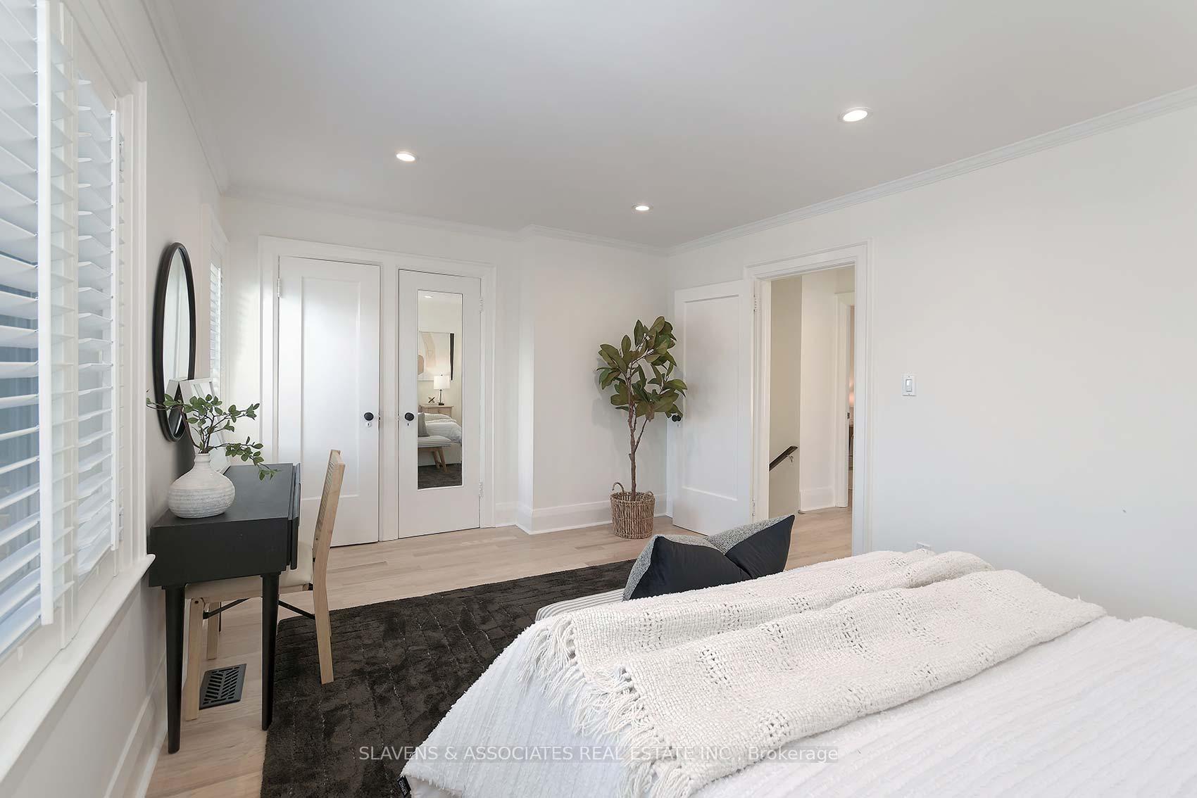 Photo 14 of 25 Dundurn Crescent, Toronto, Oakwood Village — HOMEH