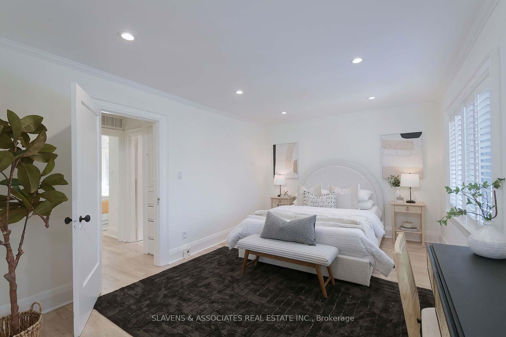 Photo 19 of 25 Dundurn Crescent, Toronto, Oakwood Village — HOMEH
