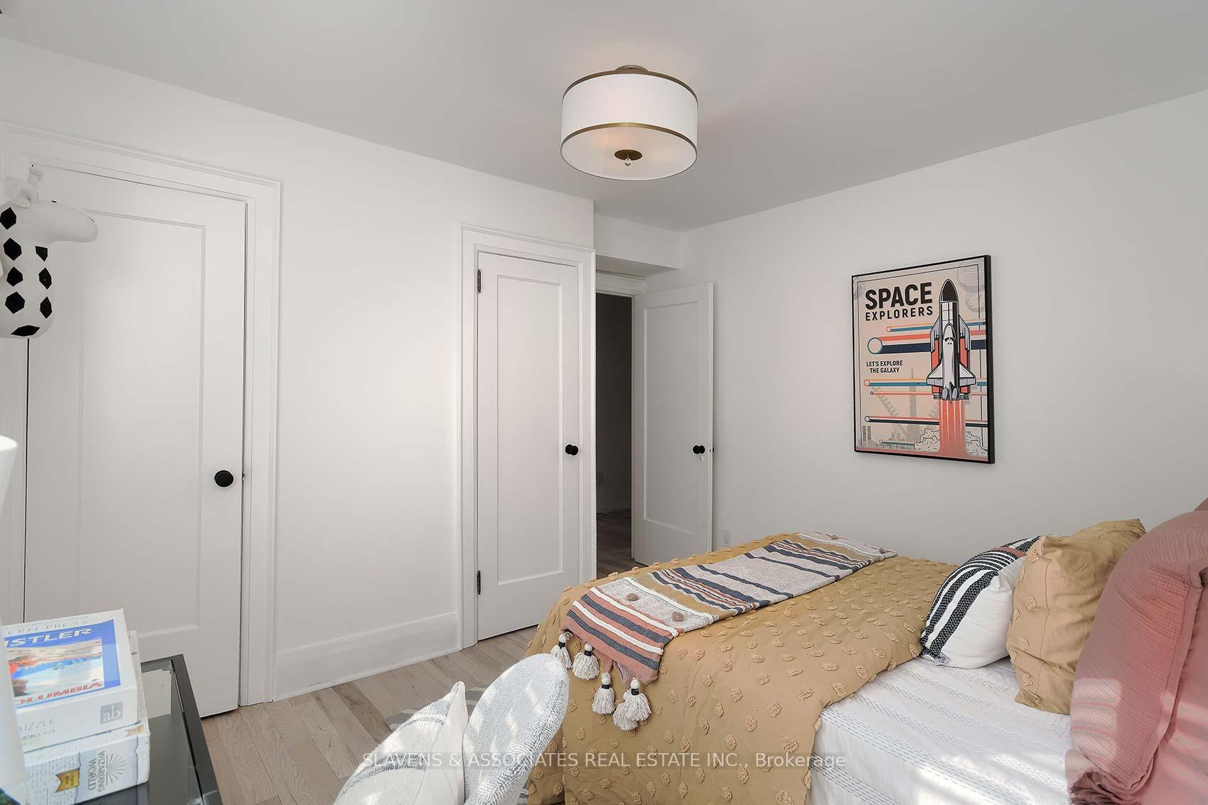 Photo 20 of 25 Dundurn Crescent, Toronto, Oakwood Village — HOMEH