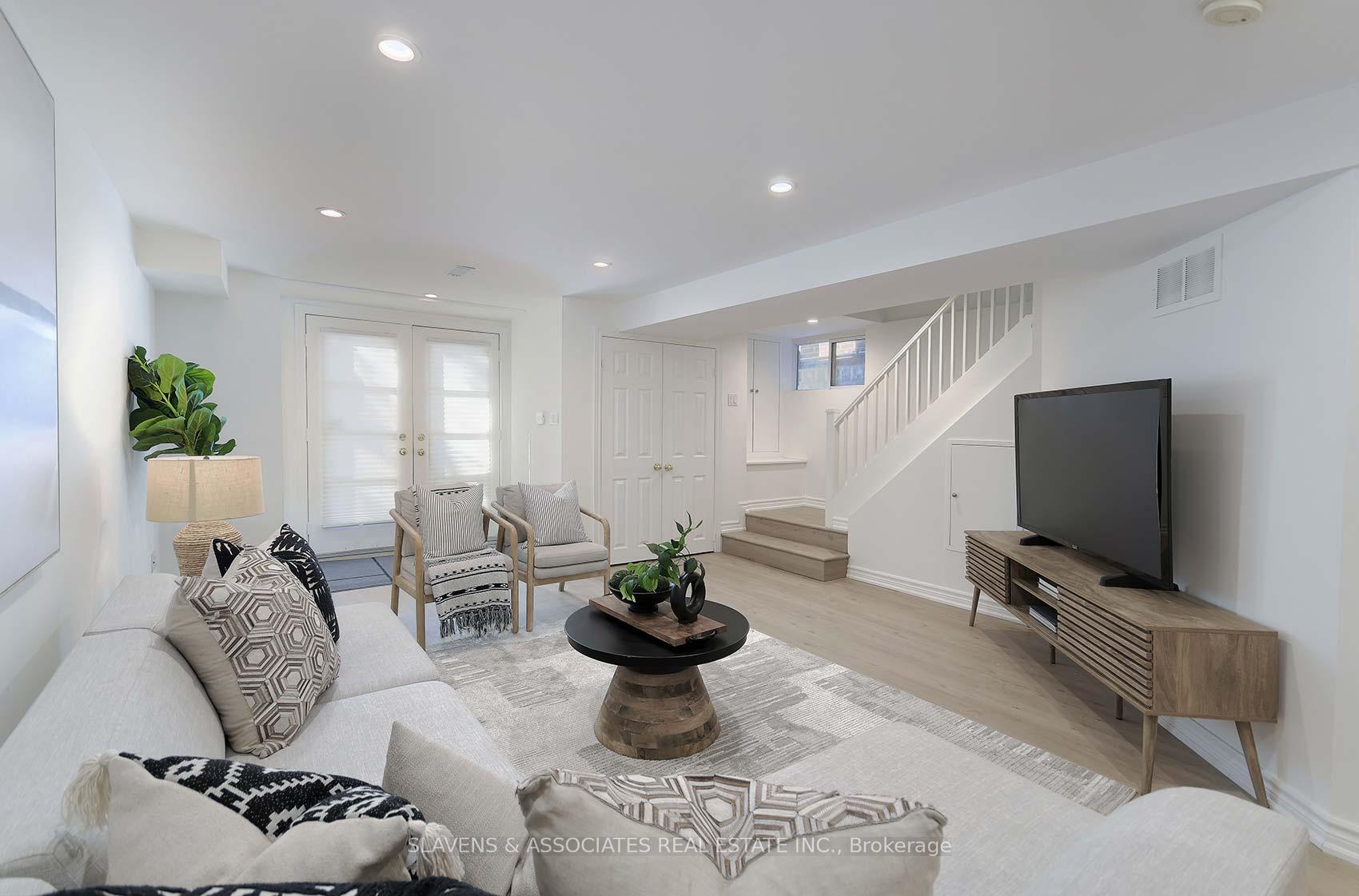 Photo 27 of 25 Dundurn Crescent, Toronto, Oakwood Village — HOMEH