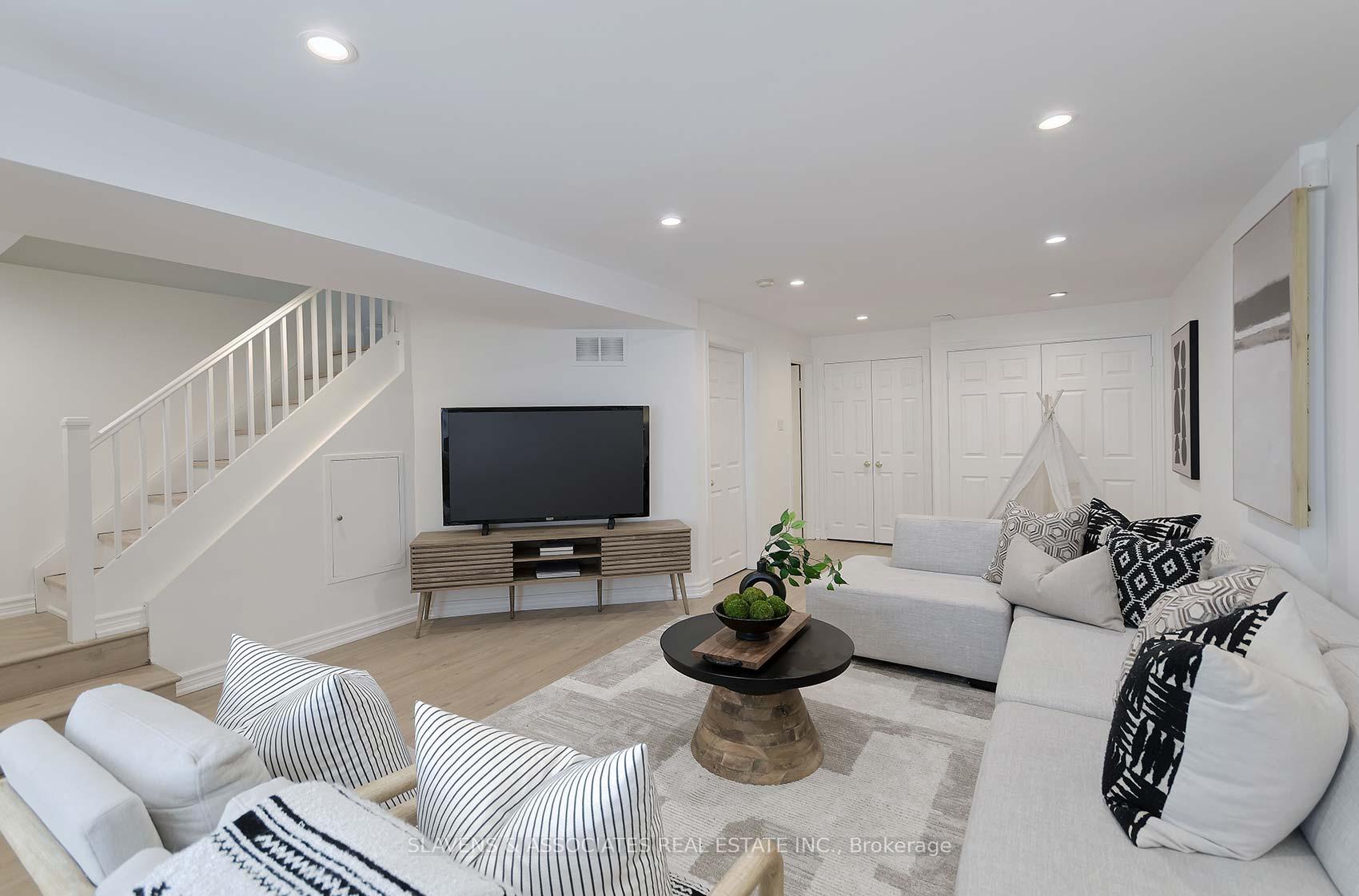 Photo 28 of 25 Dundurn Crescent, Toronto, Oakwood Village — HOMEH