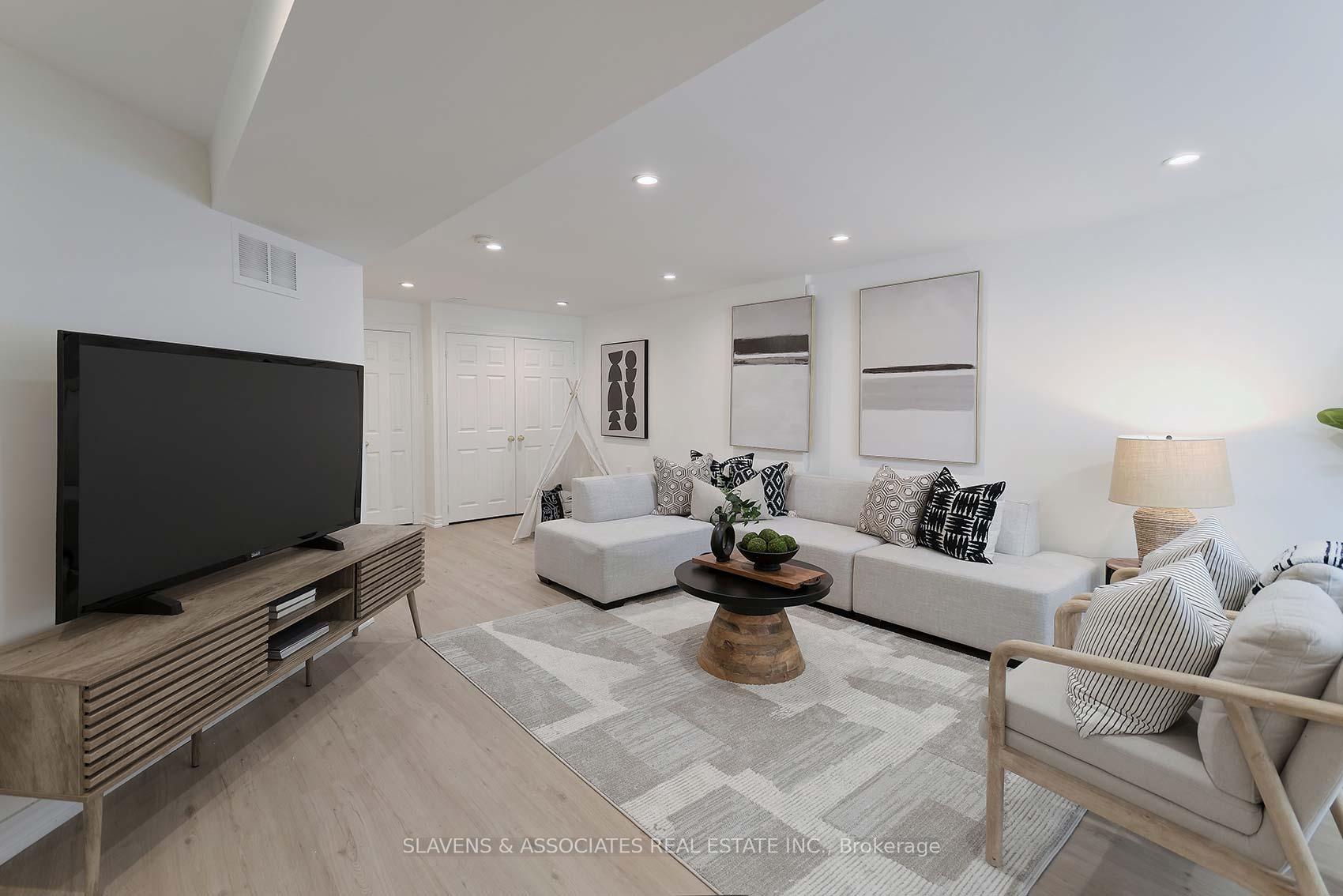 Photo 36 of 25 Dundurn Crescent, Toronto, Oakwood Village — HOMEH