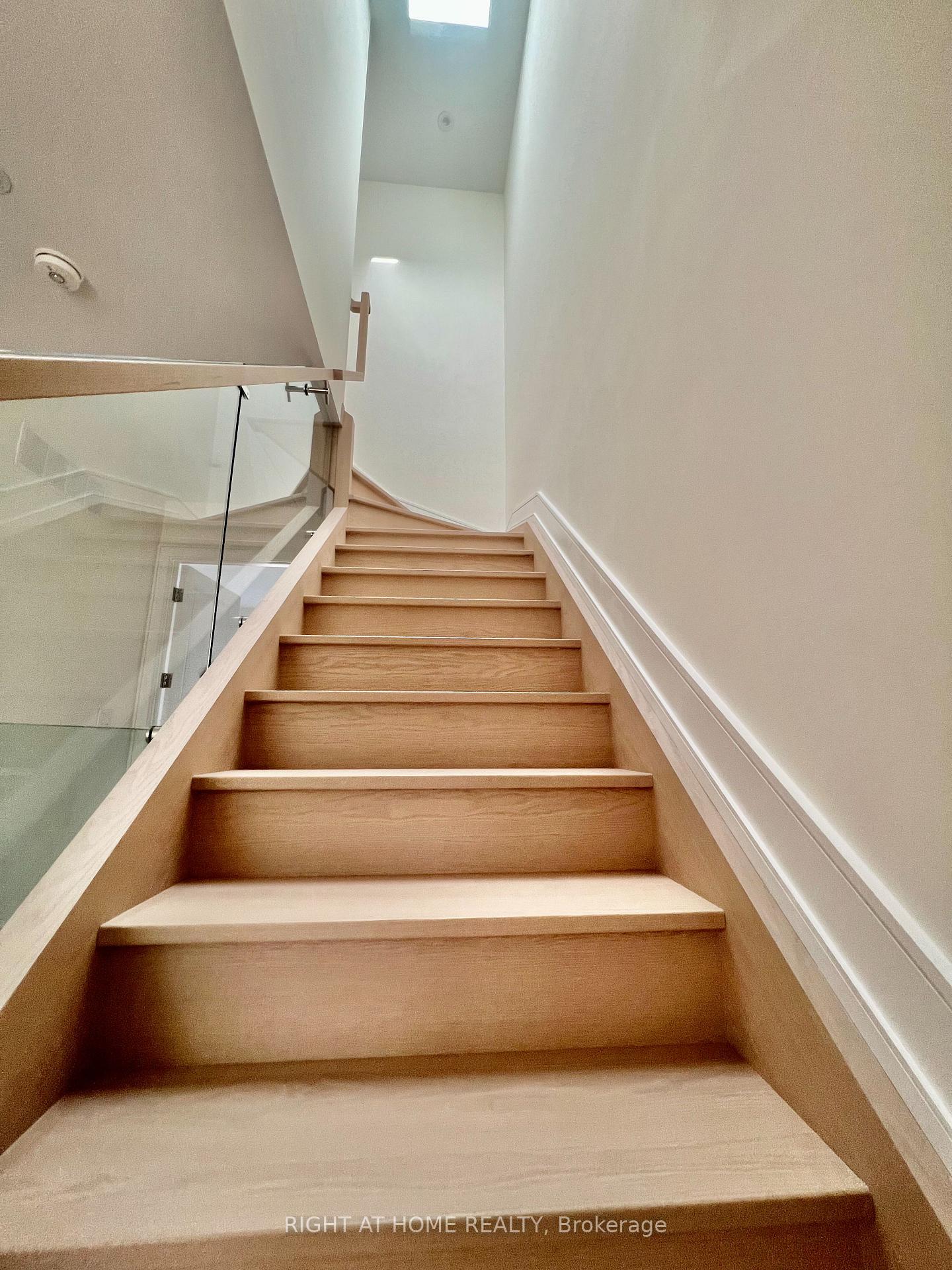 Photo 11 of 34 Hillhurst Boulevard, Toronto, Lawrence Park South — HOMEH