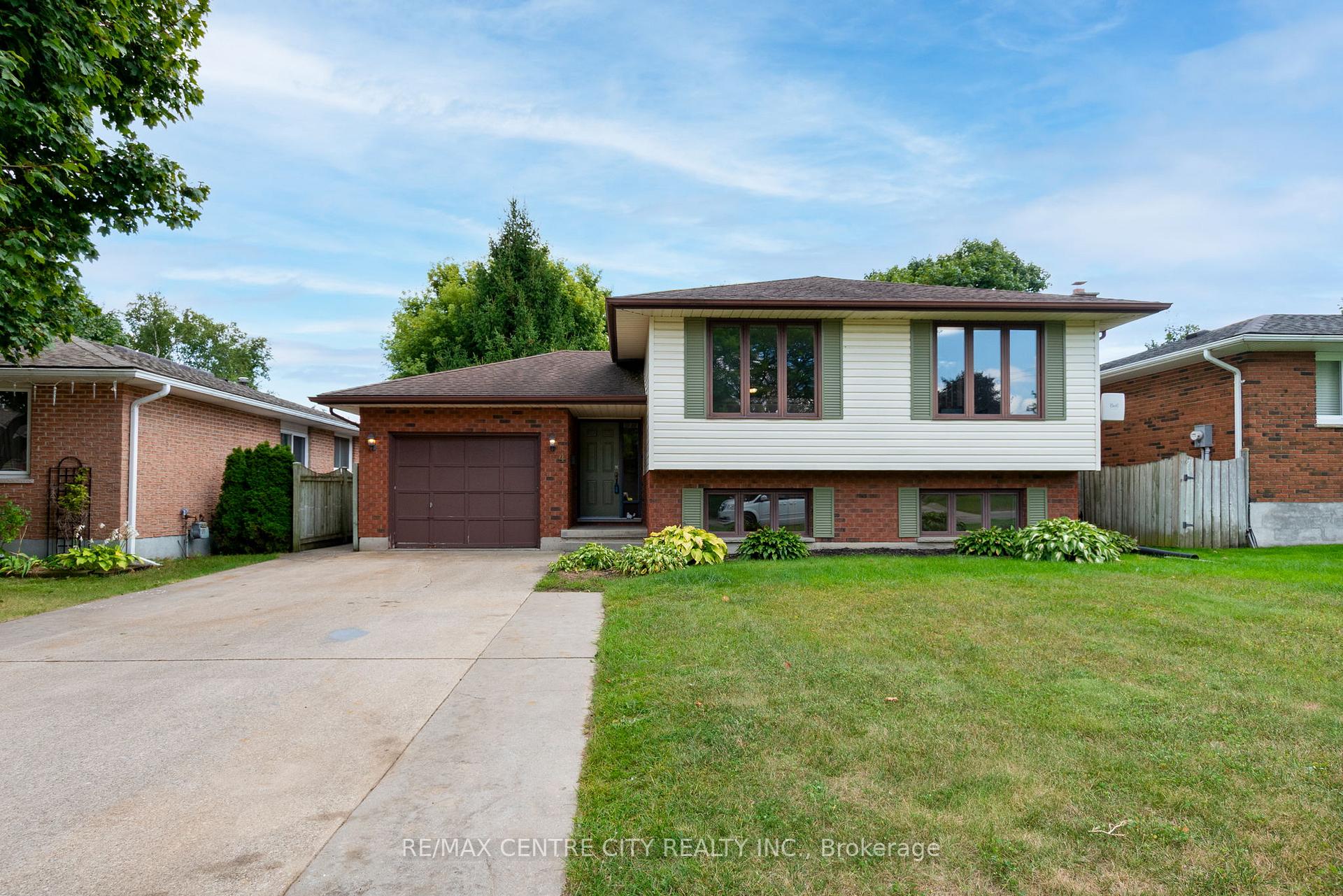 Photo 2 of 4 Arvaleigh End, Strathroy-Caradoc, NW — HOMEH