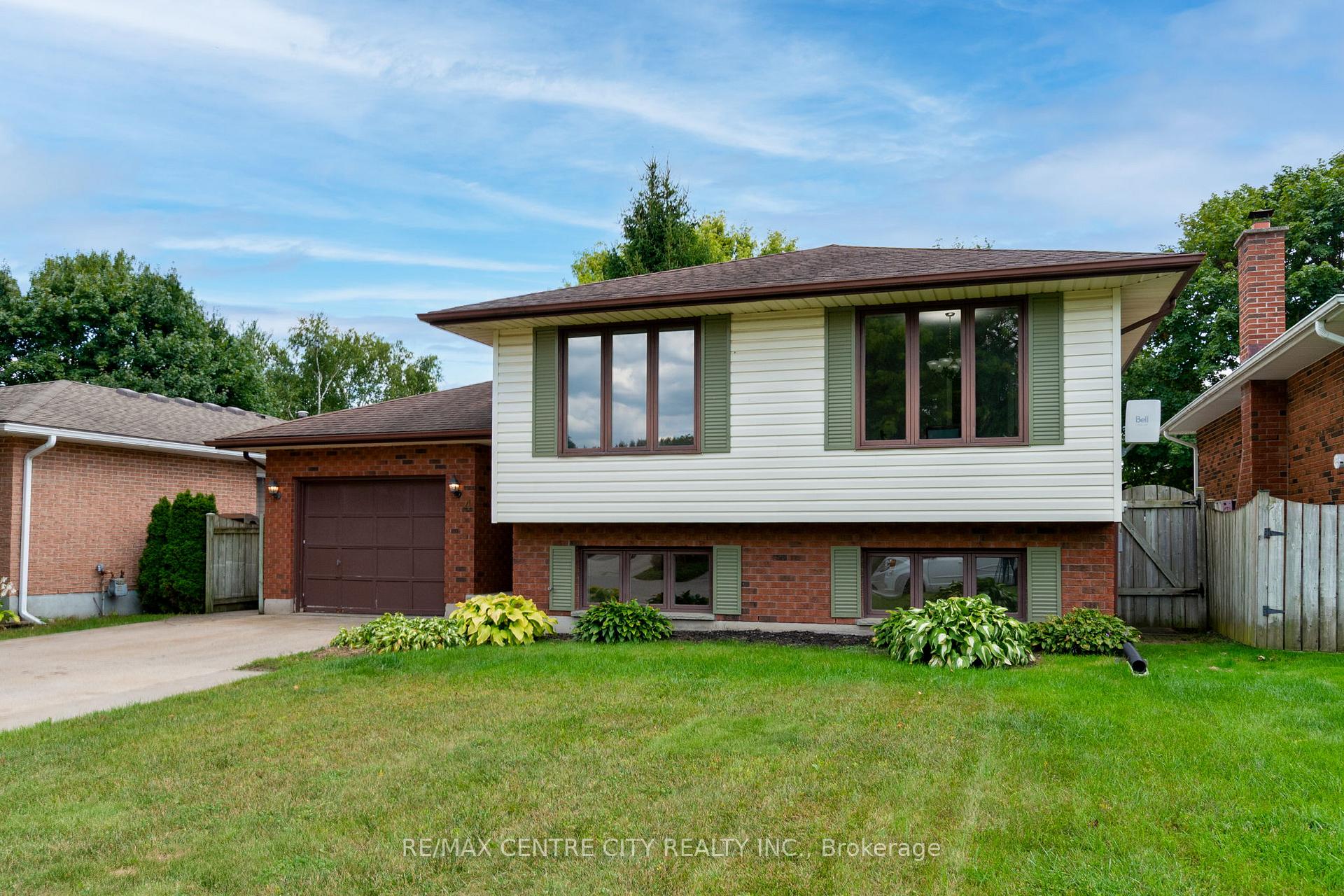 Photo 3 of 4 Arvaleigh End, Strathroy-Caradoc, NW — HOMEH