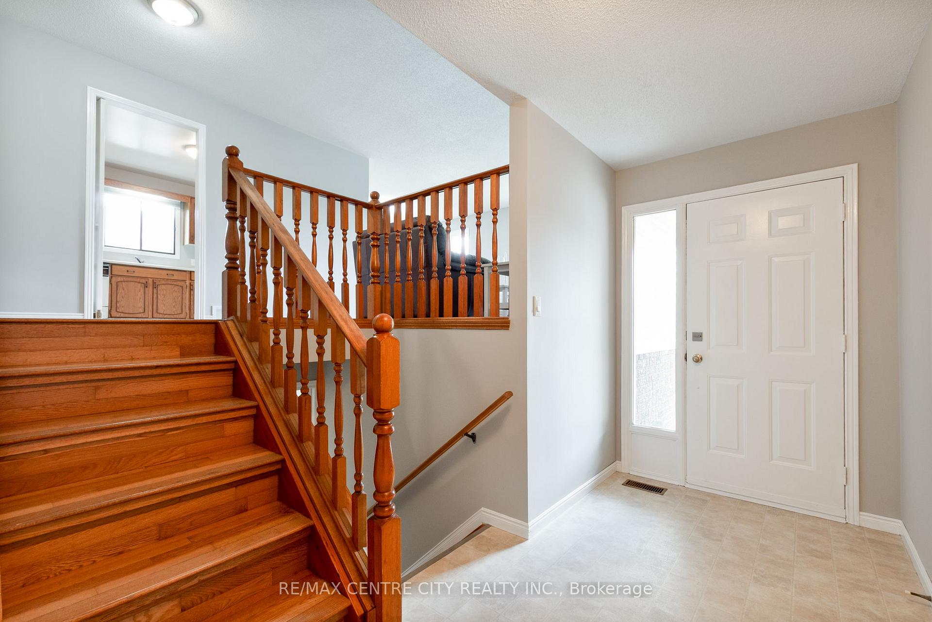Photo 4 of 4 Arvaleigh End, Strathroy-Caradoc, NW — HOMEH