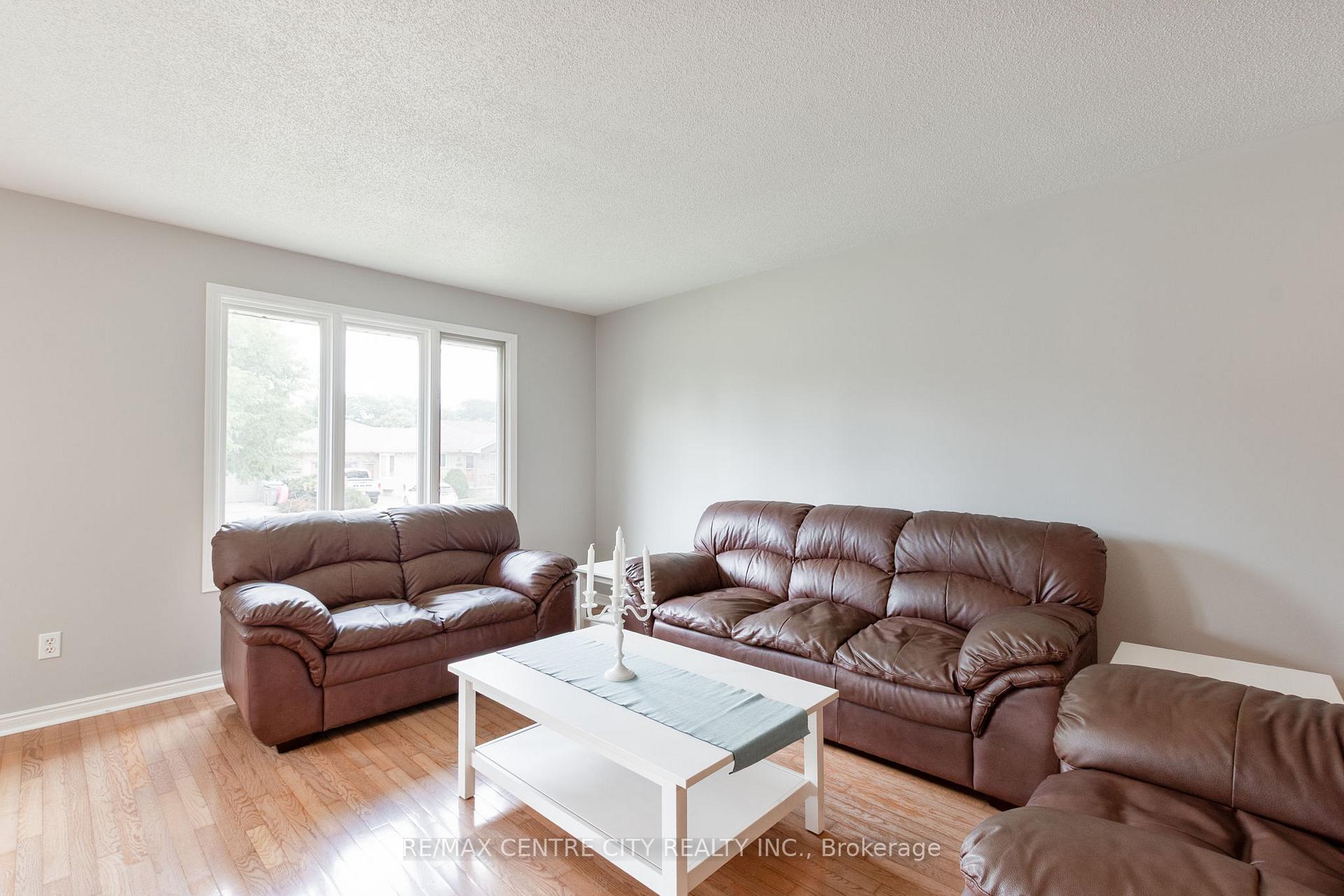 Photo 7 of 4 Arvaleigh End, Strathroy-Caradoc, NW — HOMEH
