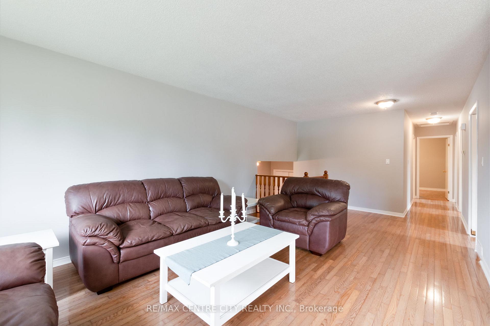 Photo 8 of 4 Arvaleigh End, Strathroy-Caradoc, NW — HOMEH