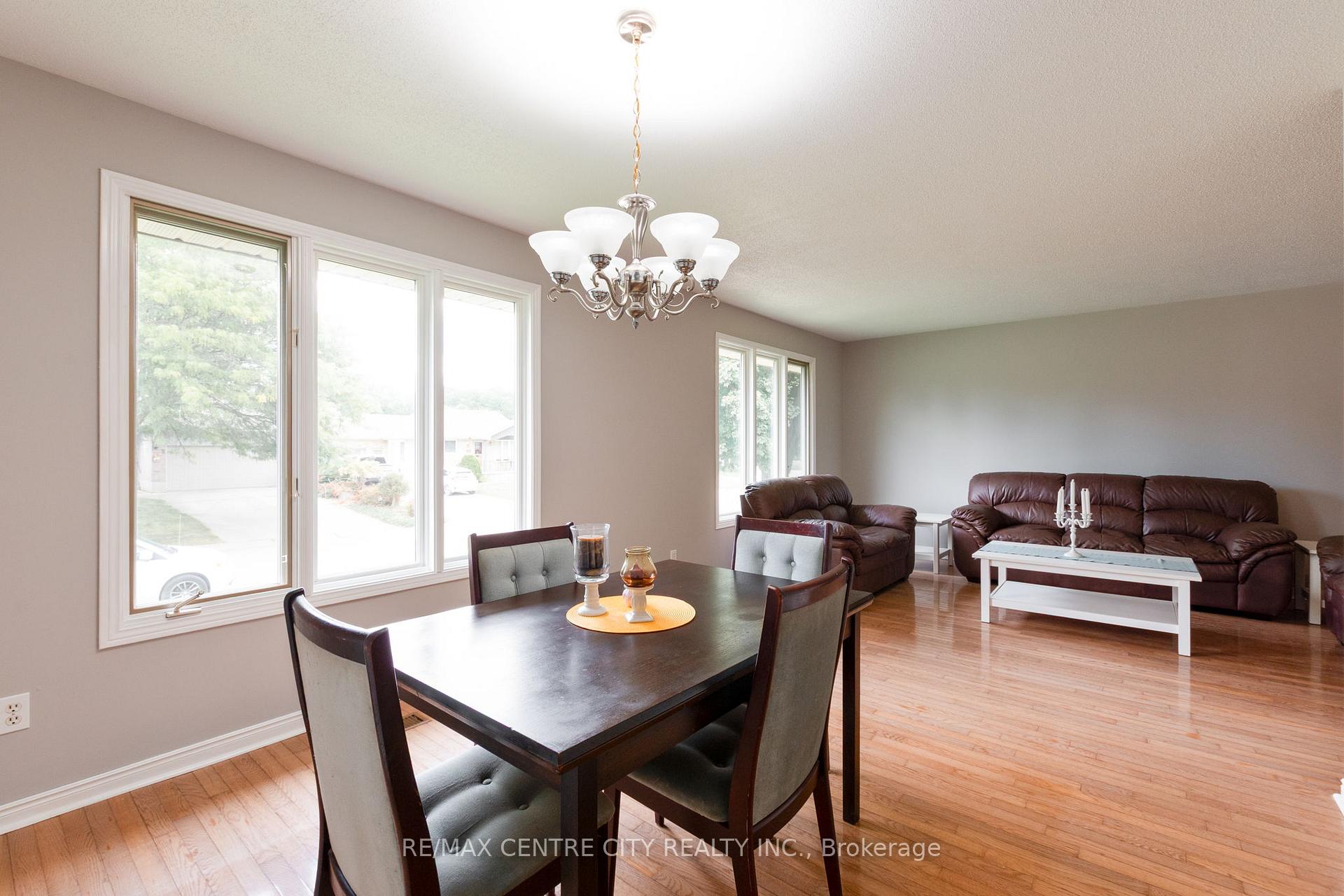 Photo 11 of 4 Arvaleigh End, Strathroy-Caradoc, NW — HOMEH
