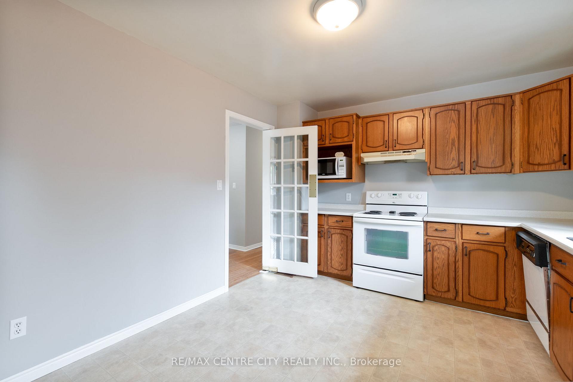 Photo 12 of 4 Arvaleigh End, Strathroy-Caradoc, NW — HOMEH