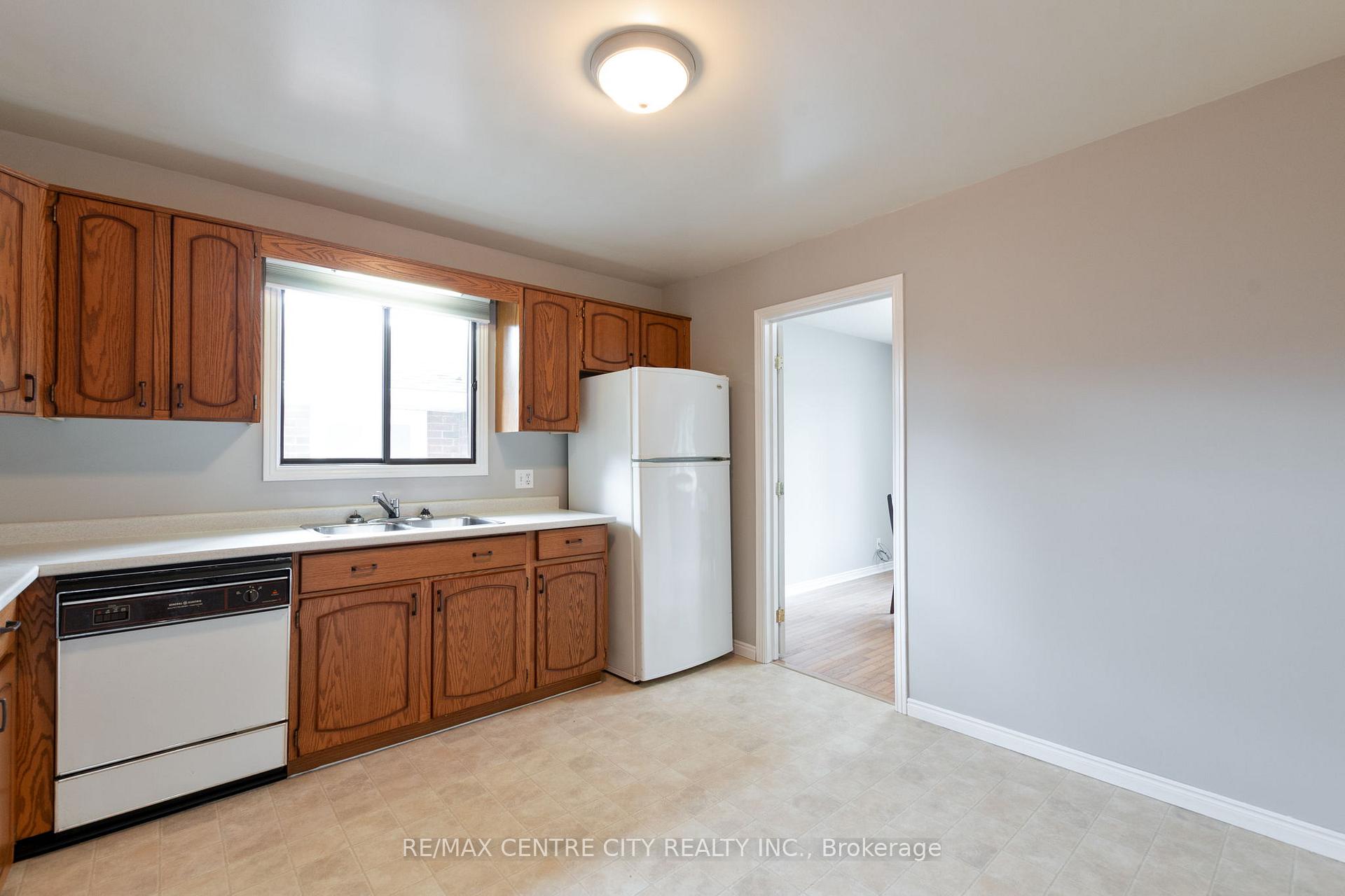 Photo 14 of 4 Arvaleigh End, Strathroy-Caradoc, NW — HOMEH