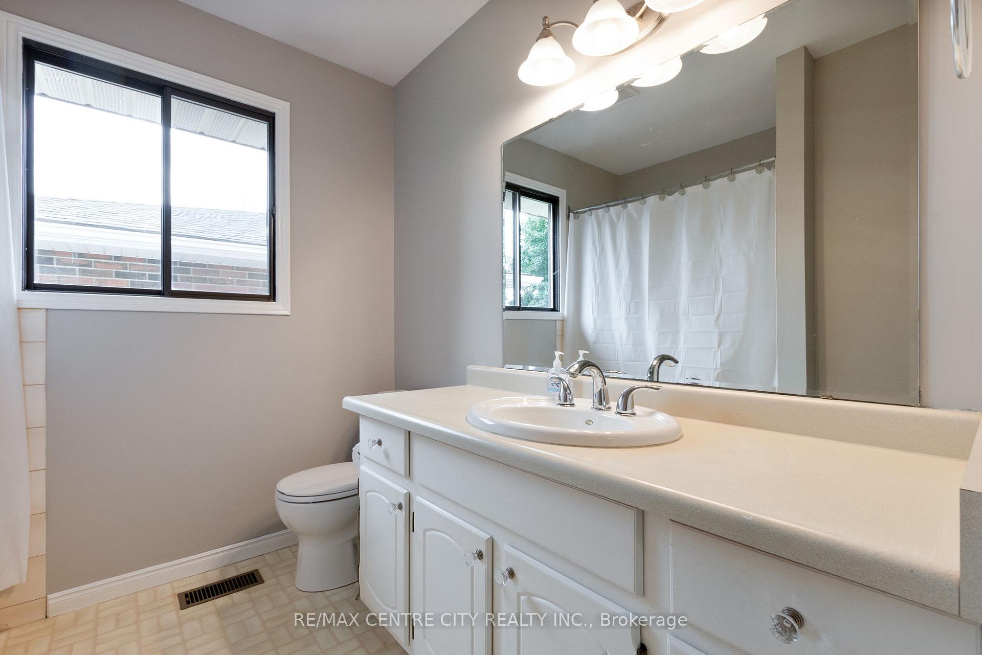 Photo 15 of 4 Arvaleigh End, Strathroy-Caradoc, NW — HOMEH