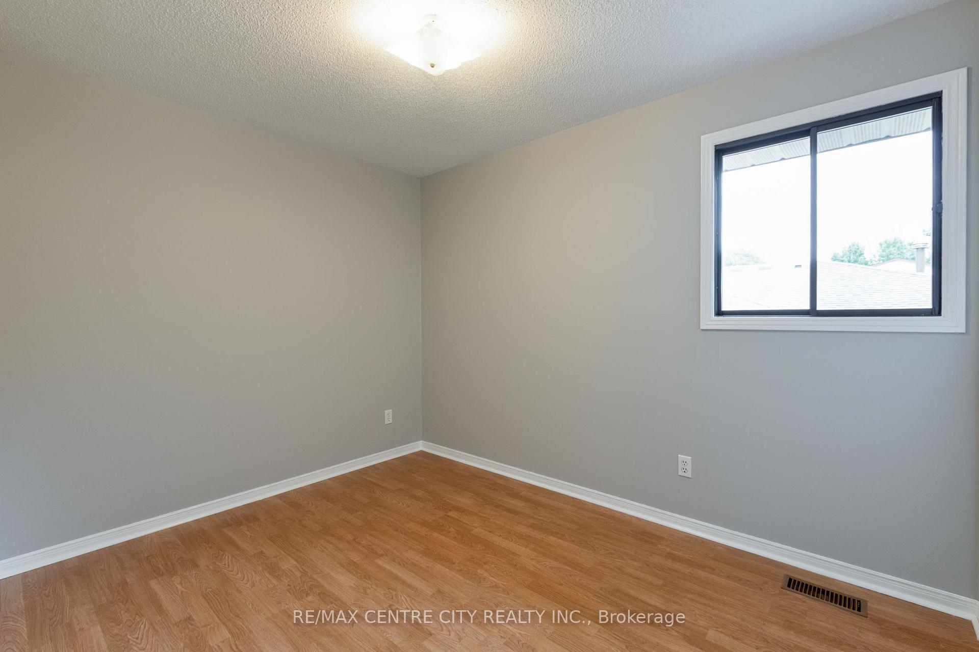 Photo 17 of 4 Arvaleigh End, Strathroy-Caradoc, NW — HOMEH