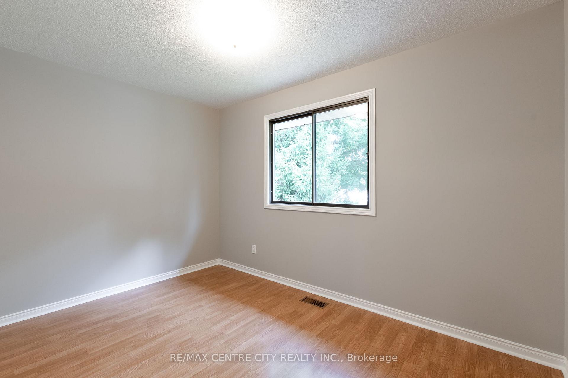 Photo 19 of 4 Arvaleigh End, Strathroy-Caradoc, NW — HOMEH
