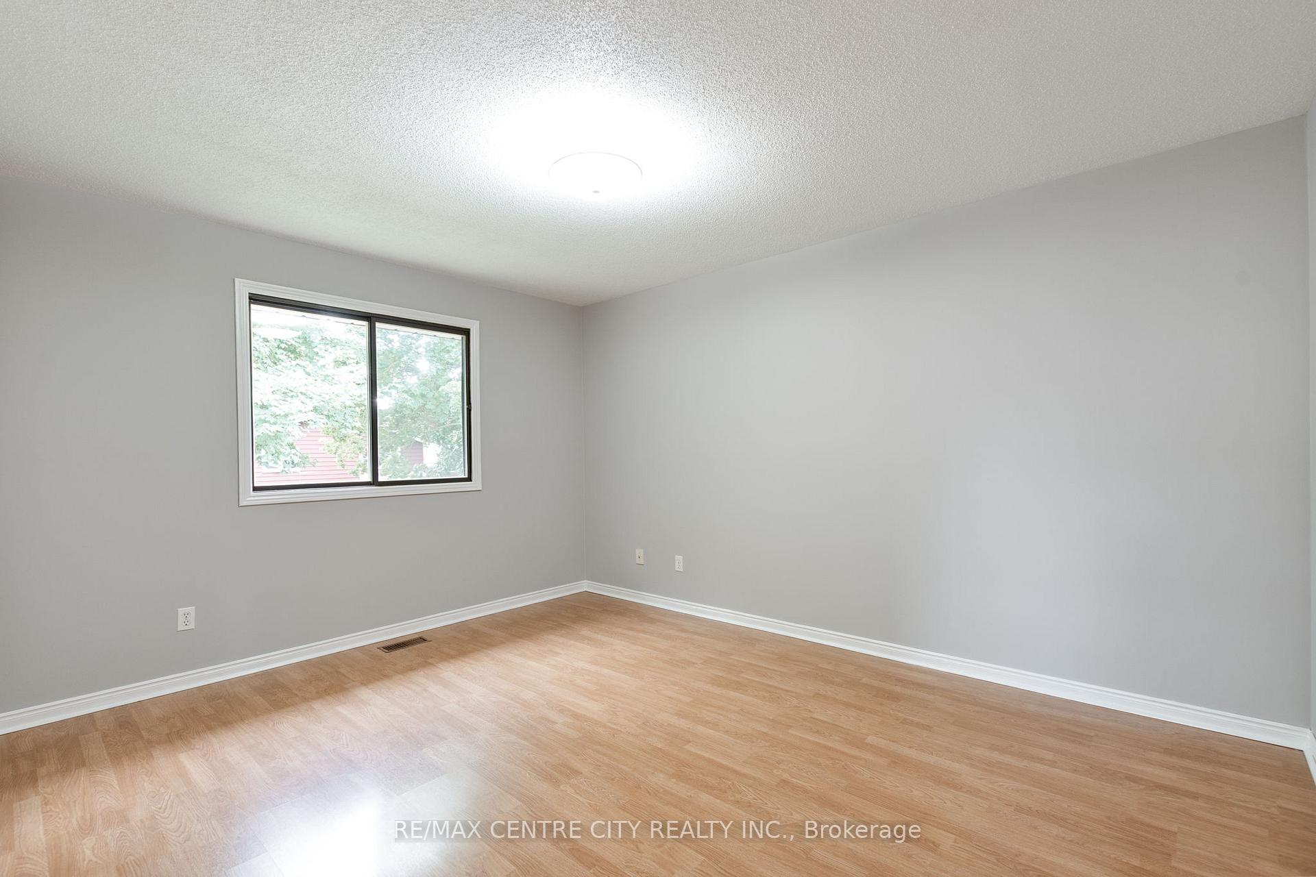 Photo 21 of 4 Arvaleigh End, Strathroy-Caradoc, NW — HOMEH