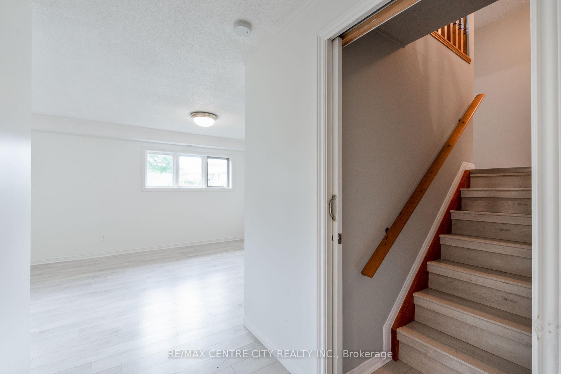 Photo 24 of 4 Arvaleigh End, Strathroy-Caradoc, NW — HOMEH
