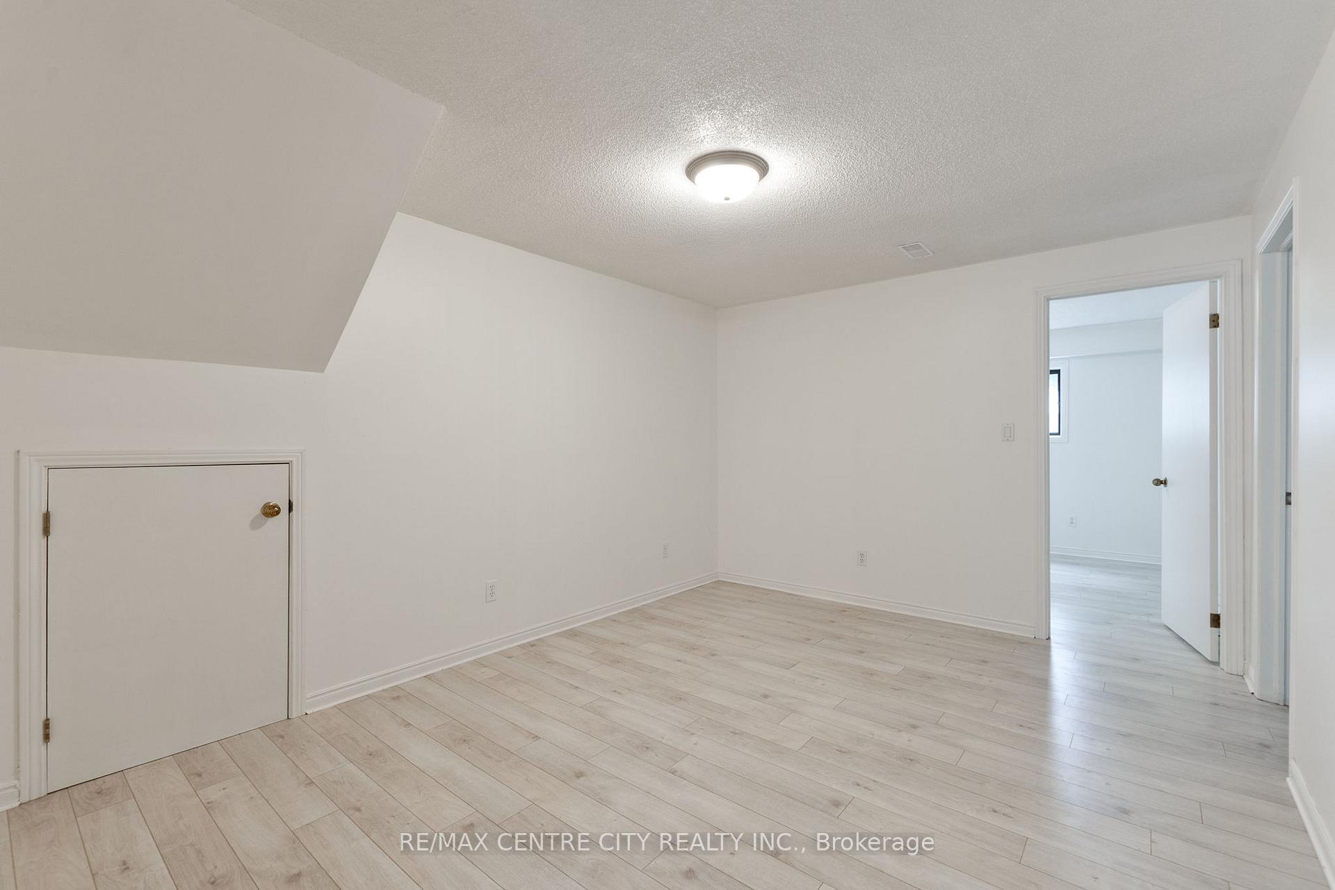 Photo 28 of 4 Arvaleigh End, Strathroy-Caradoc, NW — HOMEH