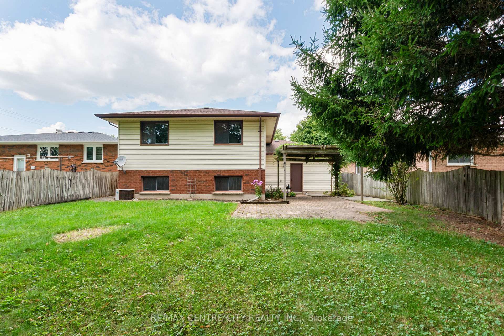 Photo 35 of 4 Arvaleigh End, Strathroy-Caradoc, NW — HOMEH