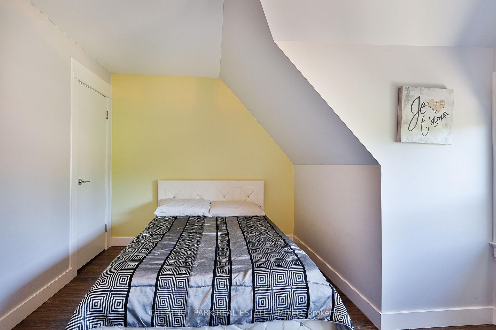 Photo 27 of Unit Upper, 163 Briar Hill Avenue, Toronto, Yonge-Eglinton — HOMEH