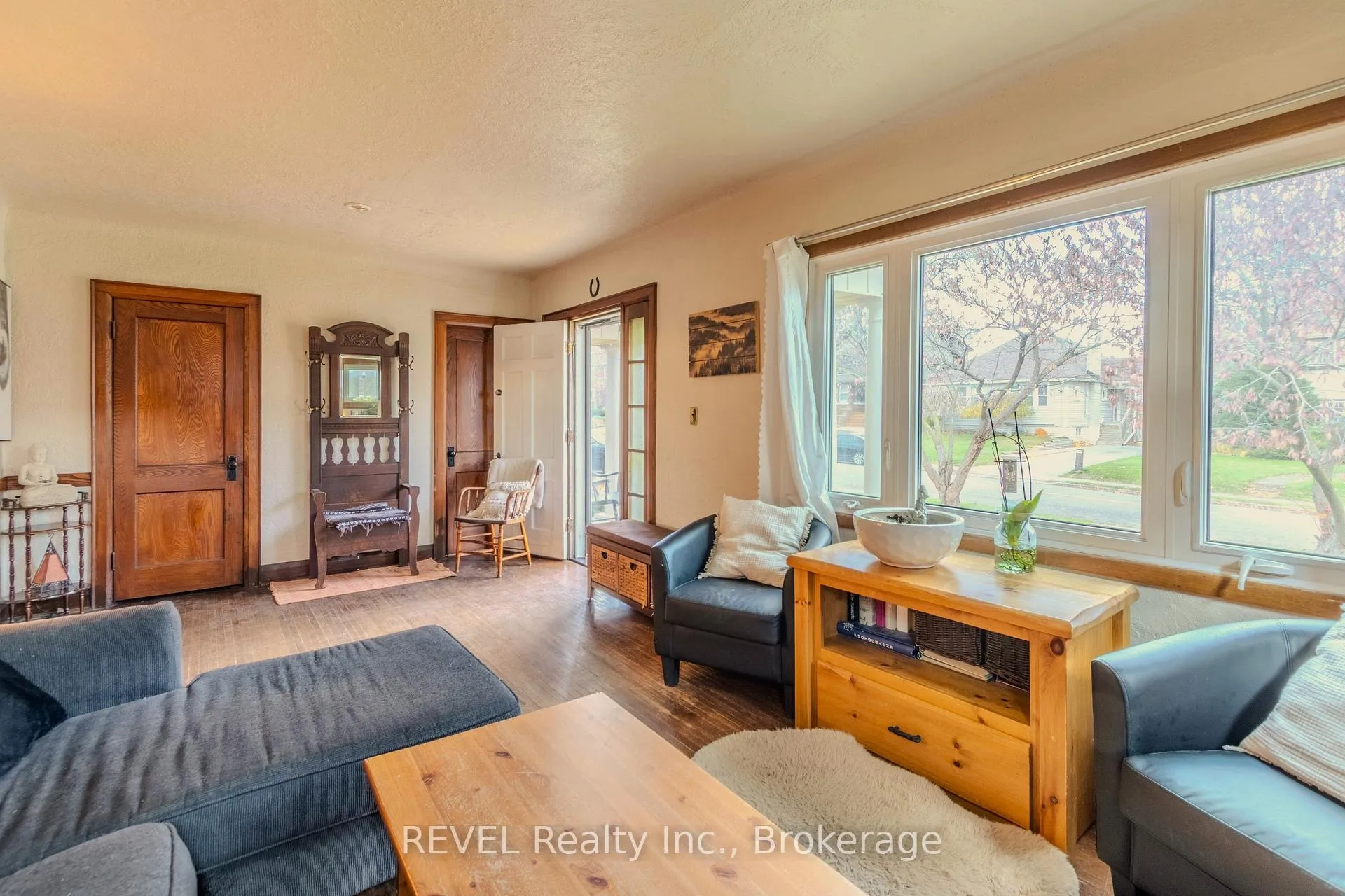 Photo 3 of 6263 Dawlish Avenue, Niagara Falls, Dorchester — HOMEH