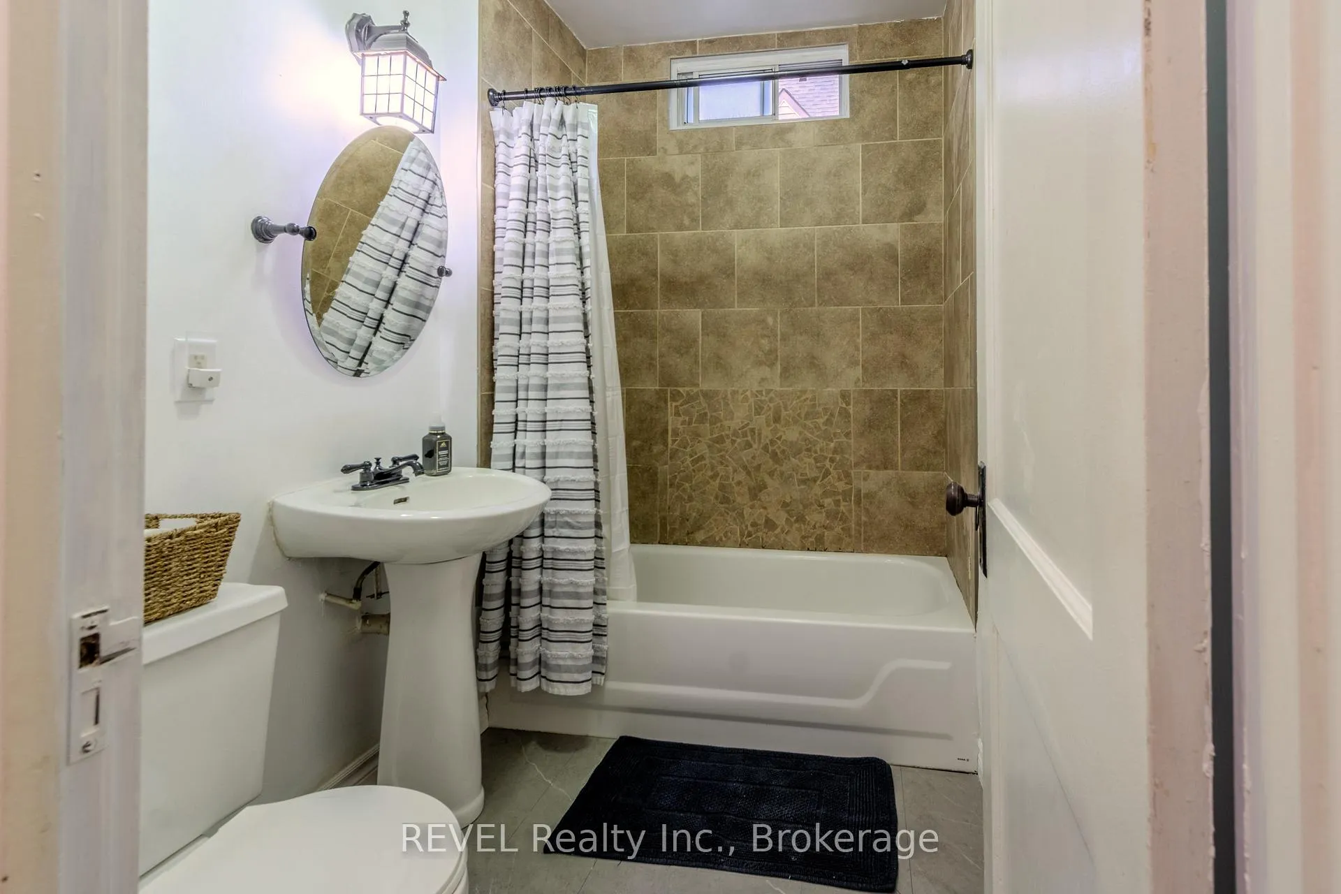 Photo 13 of 6263 Dawlish Avenue, Niagara Falls, Dorchester — HOMEH