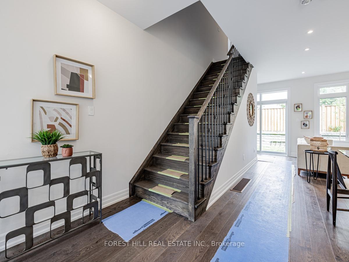 Photo 2 of 35 Freemon Redmon Circle, Scarborough, Wexford-Maryvale — HOMEH
